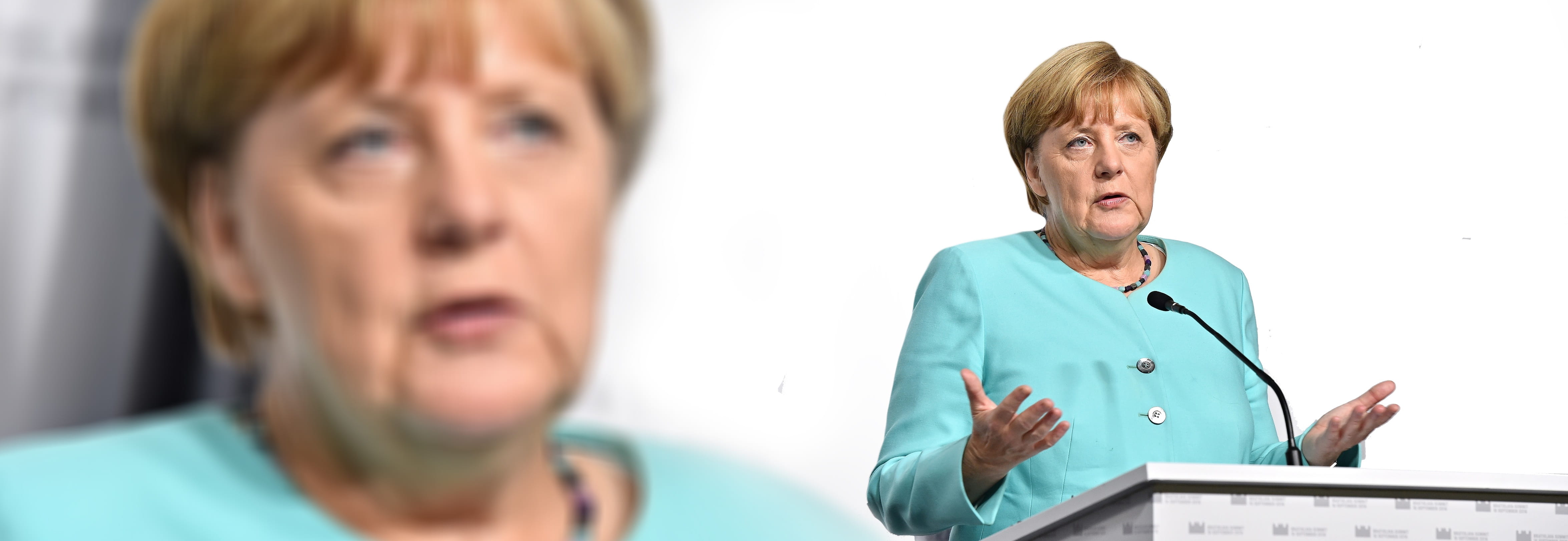 two people, sadness, open, men, white, politician, cdu, hands, front, females, state woman, listening, adult, chancellor, lectern, policy, hair, communication, HD Wallpaper