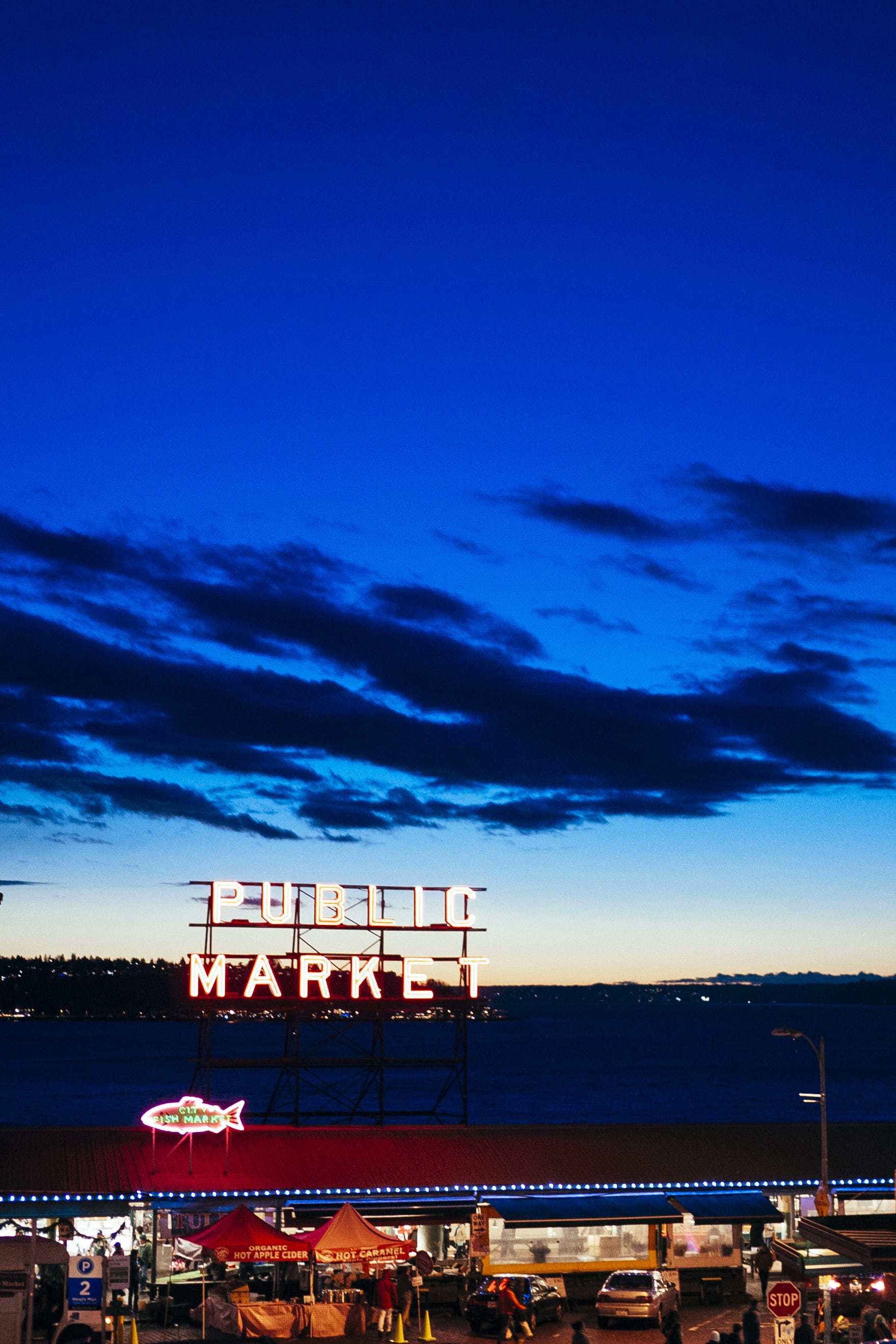 crowd, light, seattle, pike place market, building exterior, architecture, nature, blue, water, dusk, sunset, real people, sky, large group of people, market, Phone HD Wallpaper