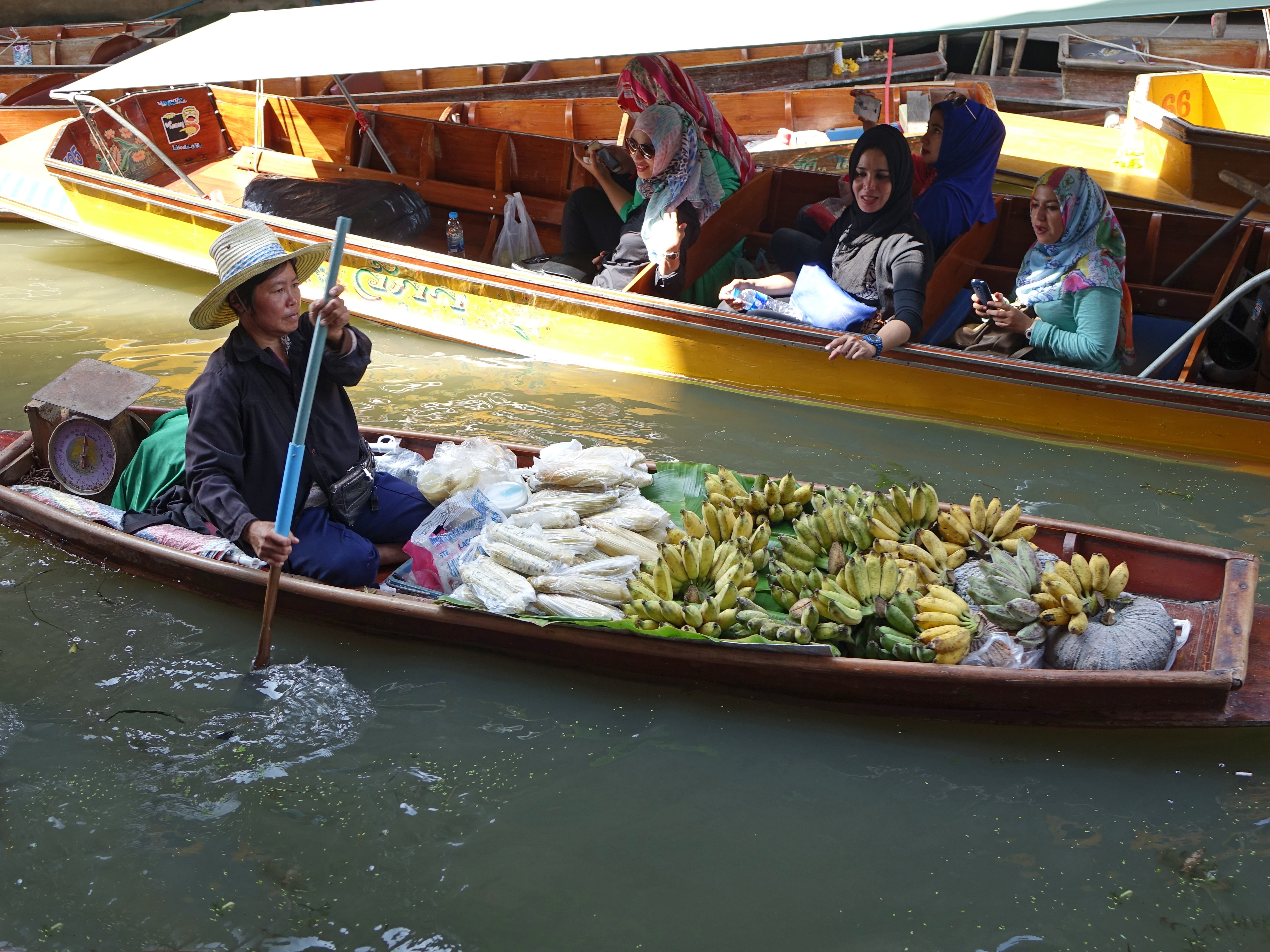seller, thai, wooden, group of people, adult, bananas, for sale, thailand, sitting, outdoors, day, market, river, bangkok, traditional, real people, people, HD Wallpaper