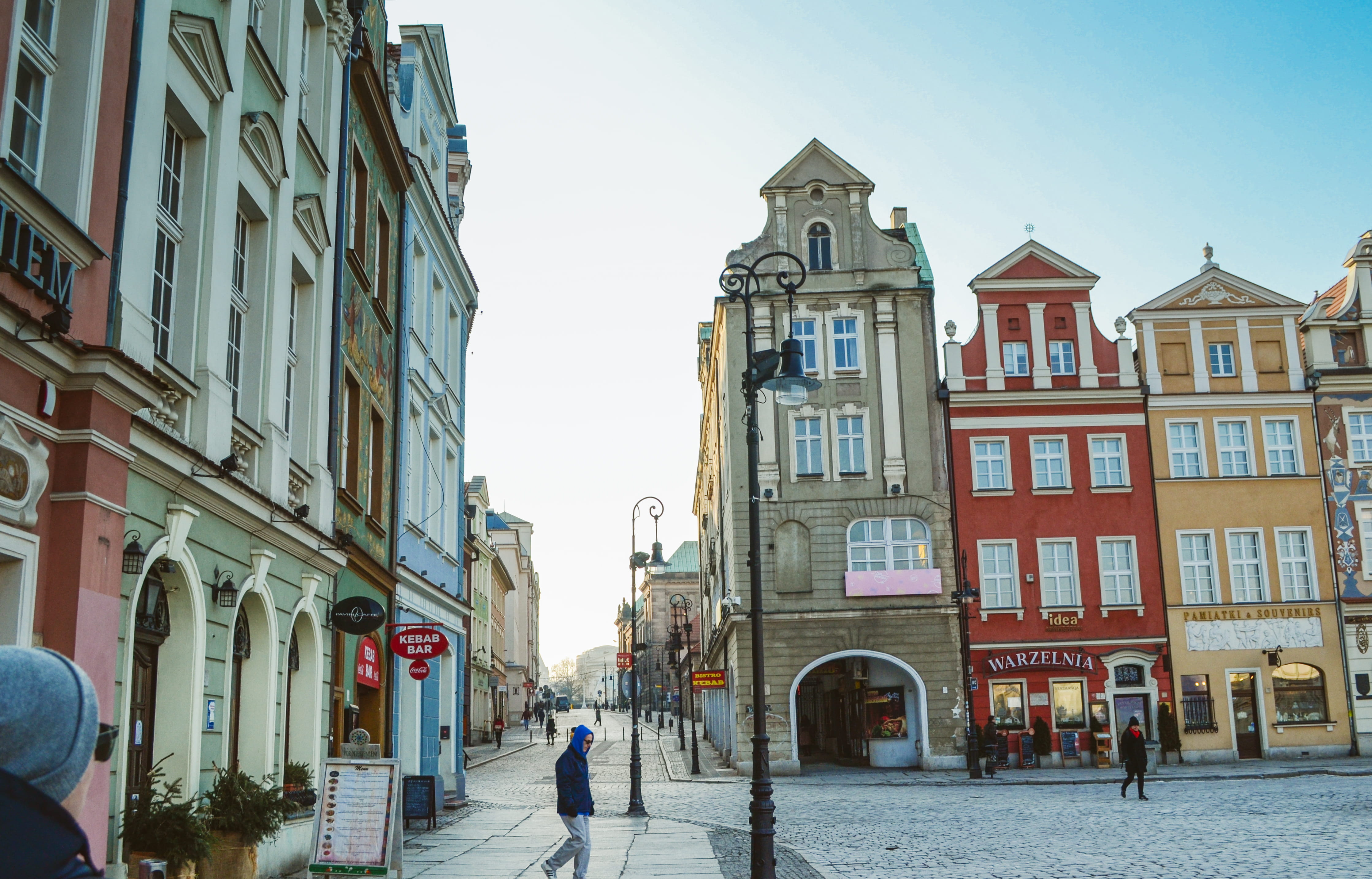 cafes, street, nature, guy, guys, winter, clear sky, poland, lifestyles, площа, spring, sky, 4K, men, outdoors, architektura, building exterior, poznań, HD Wallpaper