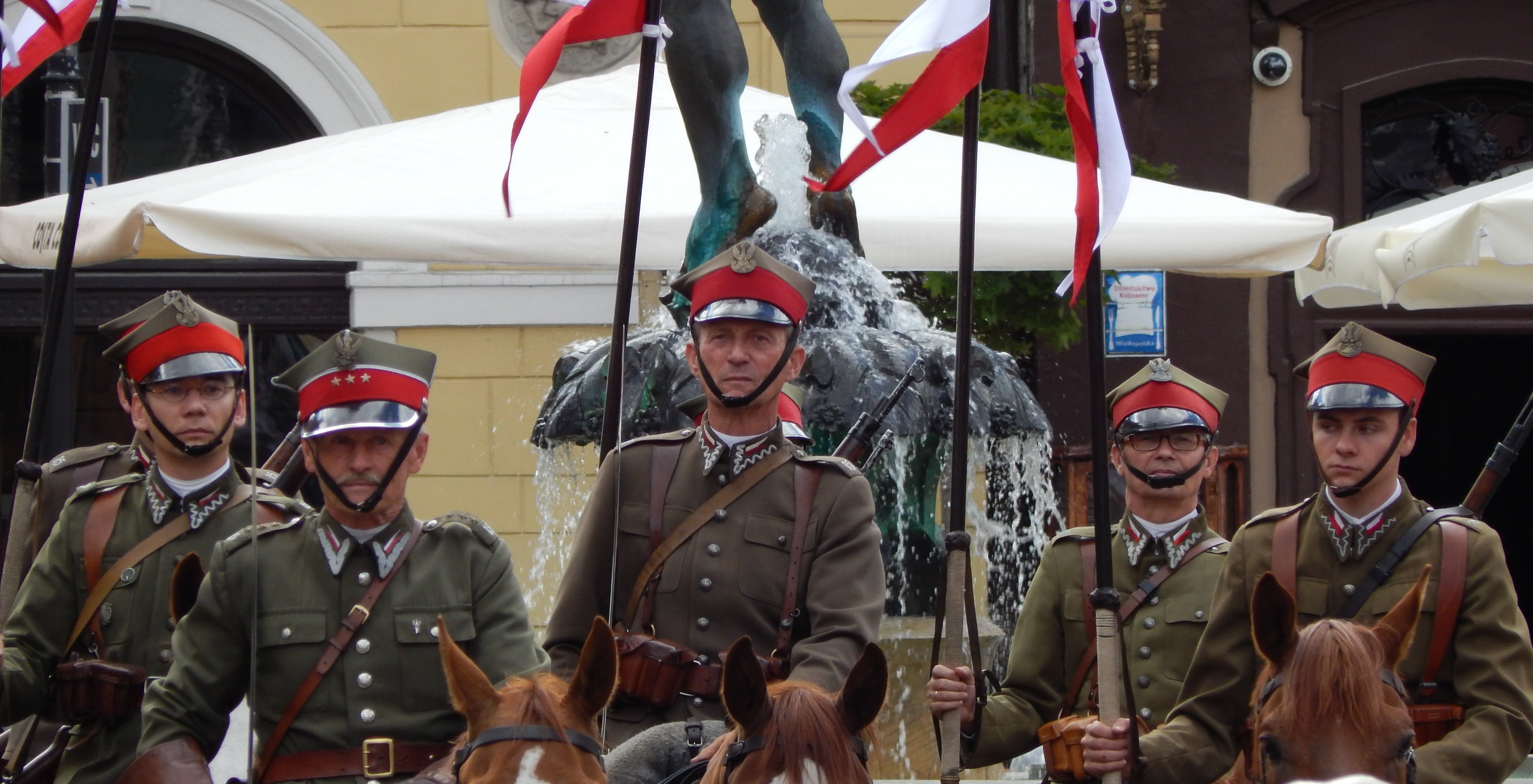 celebration, architecture, people, group of people, old buildings, poland, day, tourists, pride, military uniform, standing, waist up, fountain, monuments, HD Wallpaper