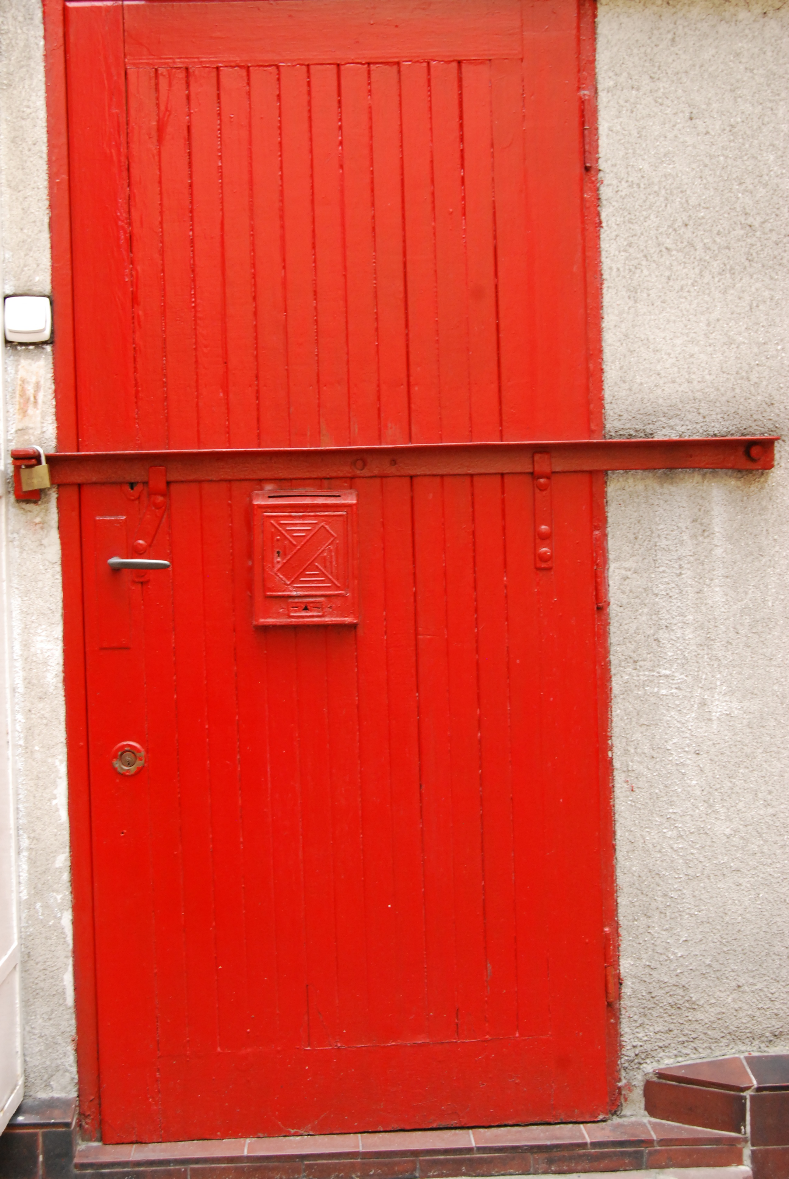 door, wood - material, the building of the old, safety, close-up, full frame, metal, security, wall - building feature, architecture, the door, 4K, city, Phone HD Wallpaper