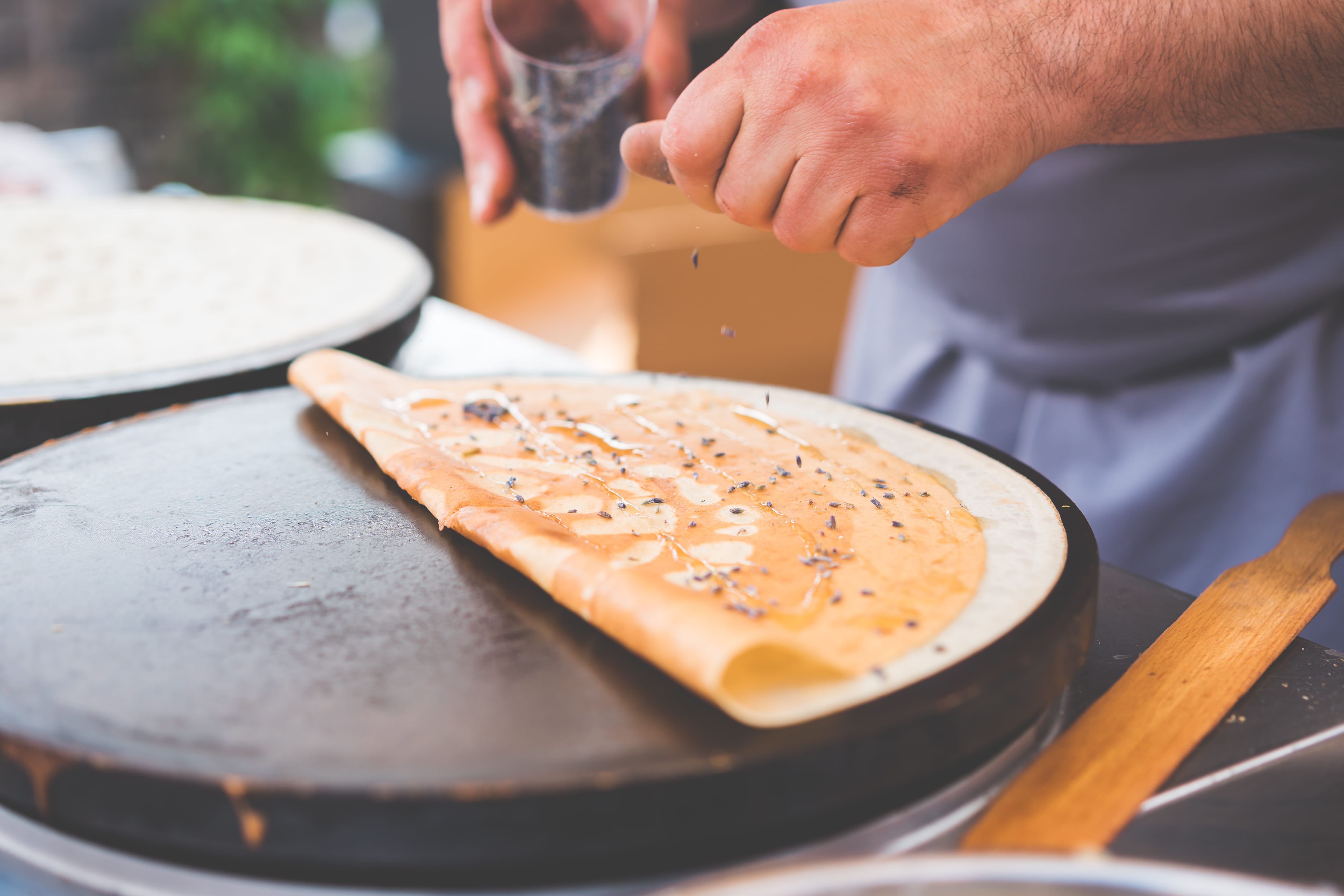 man, holding, market, human body part, hungry, Crepes, baked, meal, fresh, one person, unrecognizable person, selective focus, human Hand, preparation, HD Wallpaper