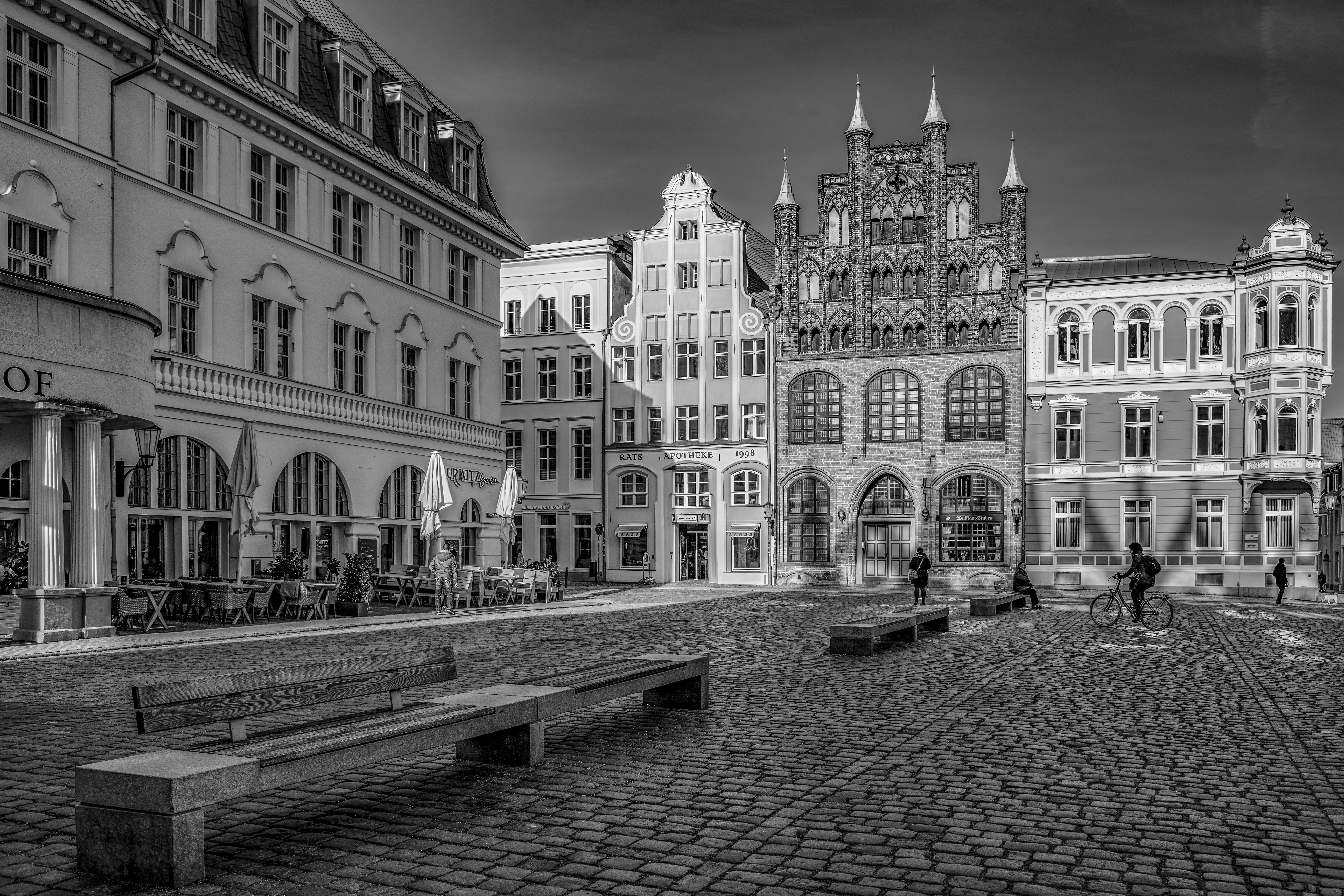 8K, places of interest, town, facade, historically, sky, building, street, the past, building exterior, city, stralsund, house facade, black and white, HD Wallpaper