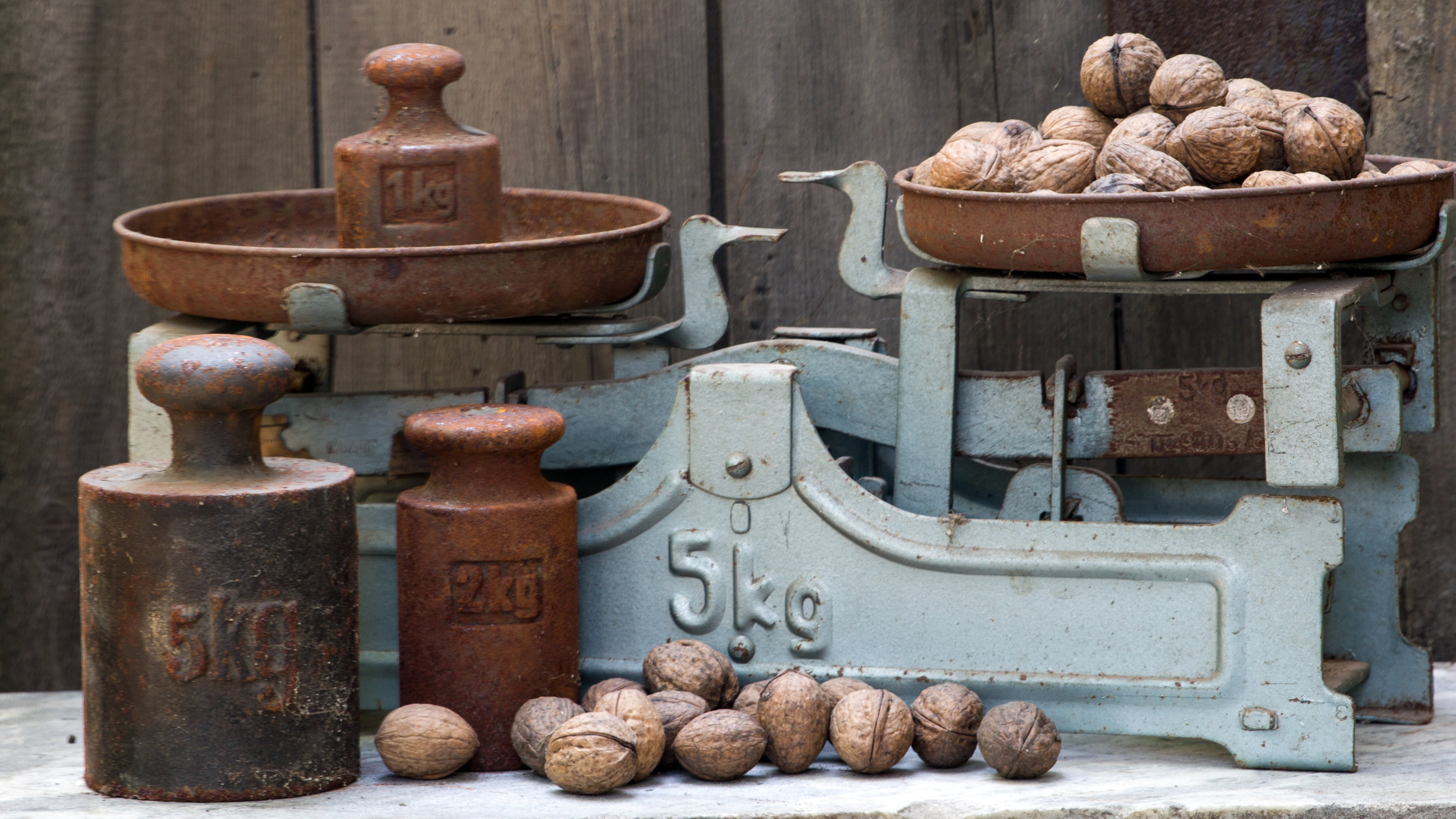 weights, retro Styled, food and drink, choice, for sale, 5K, old scale, nuts, abundance, brown, retail, indoors, healthy eating, weigh, market, antique, HD Wallpaper