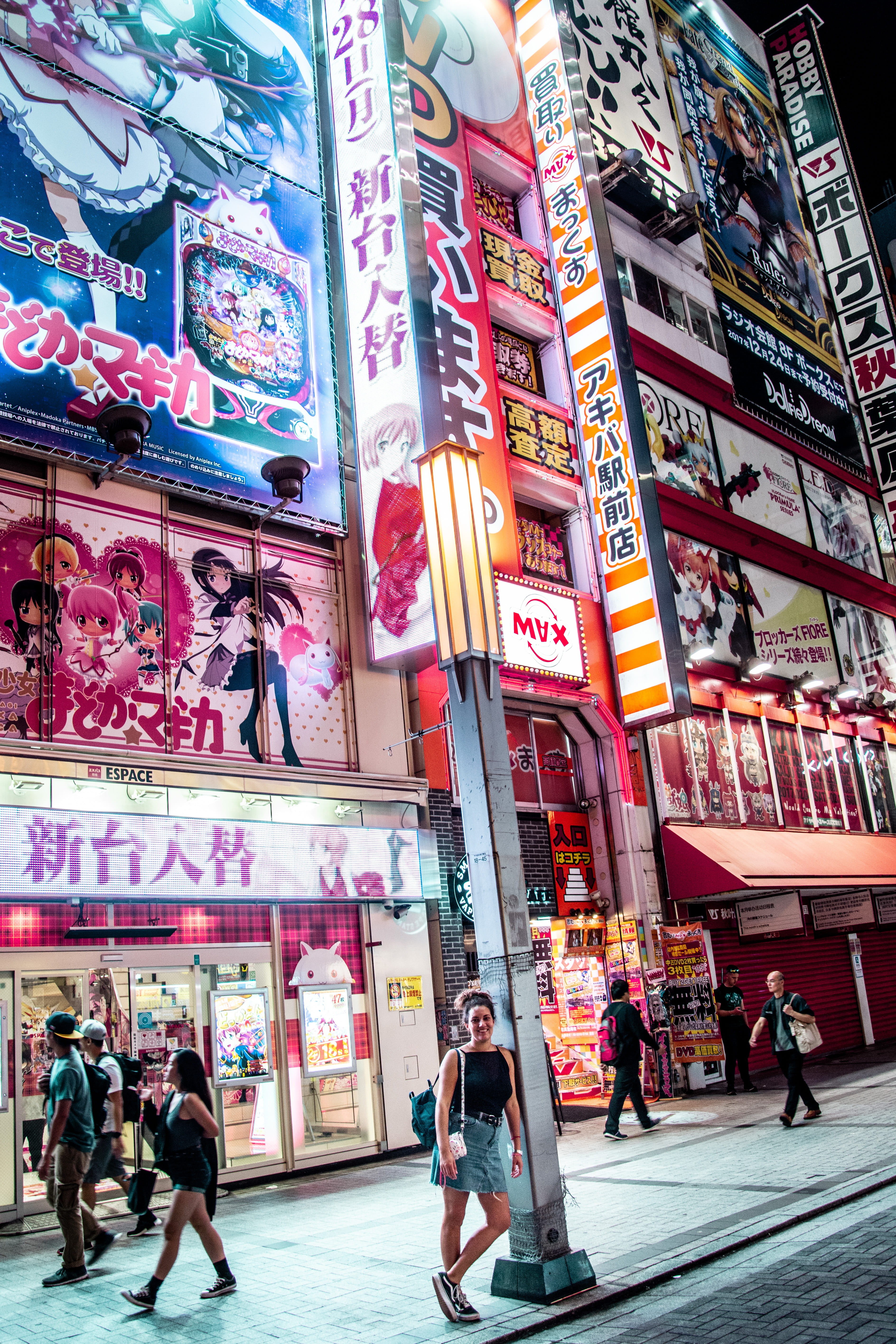 night, building exterior, real people, city, crowd, palace, outdoors, communication, traditional, japanese, consumerism, large group of people, walking, Phone HD Wallpaper