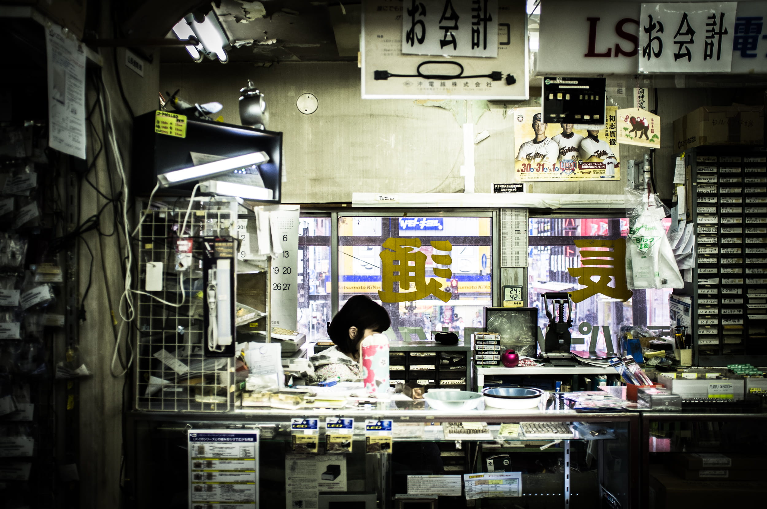 business, one person, akihabara, japan, indoors, taito, text, 1080P, real people, men, retro, standing, rear view, cyberpunk, architecture, store, day, HD Wallpaper