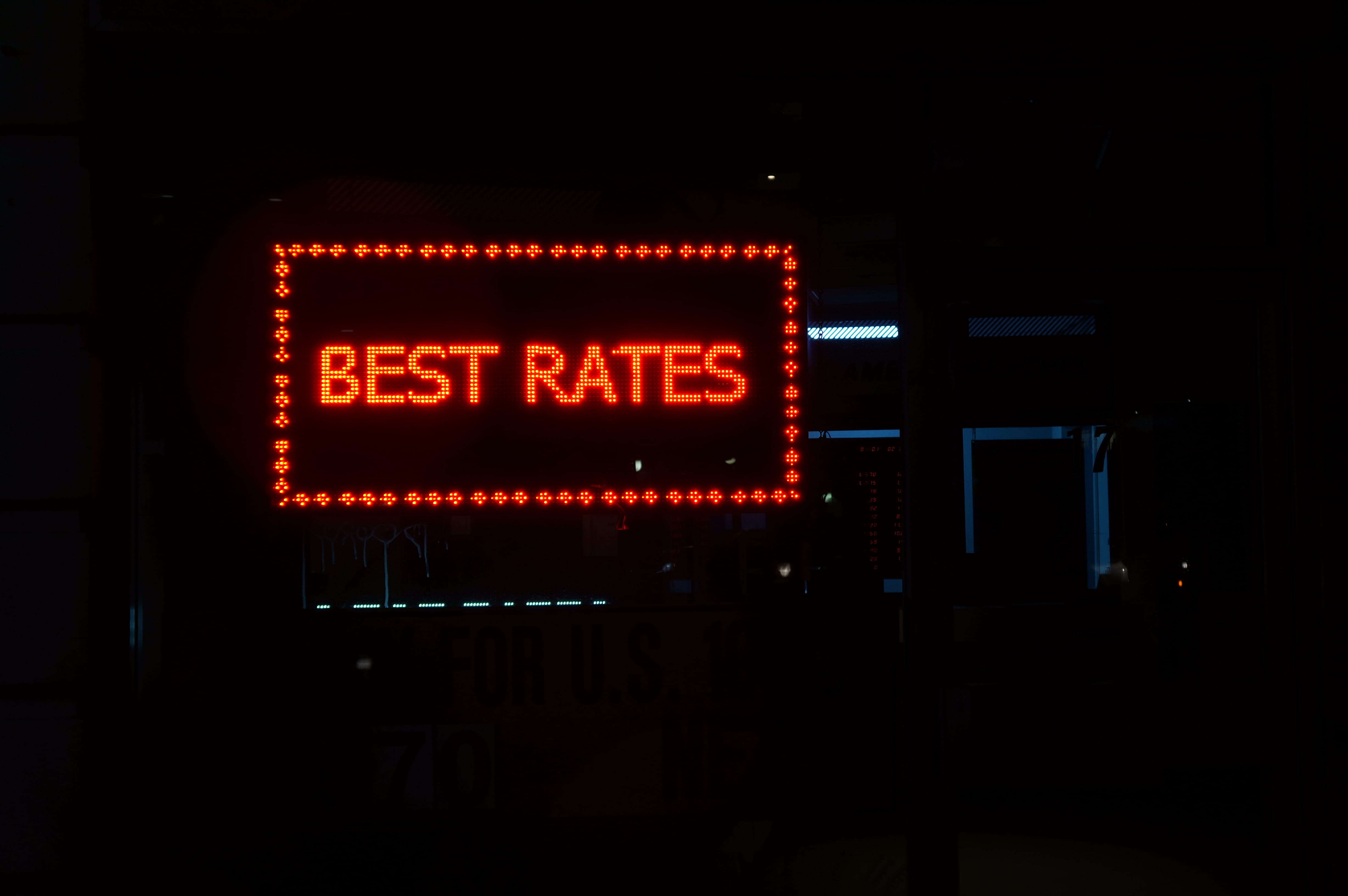 town, signage, led, holborn, information, londres, neon, best rate, scoreboard, red, time, 4K, bank, indoors, text, united kingdom, capital letter, foreign exchange, HD Wallpaper