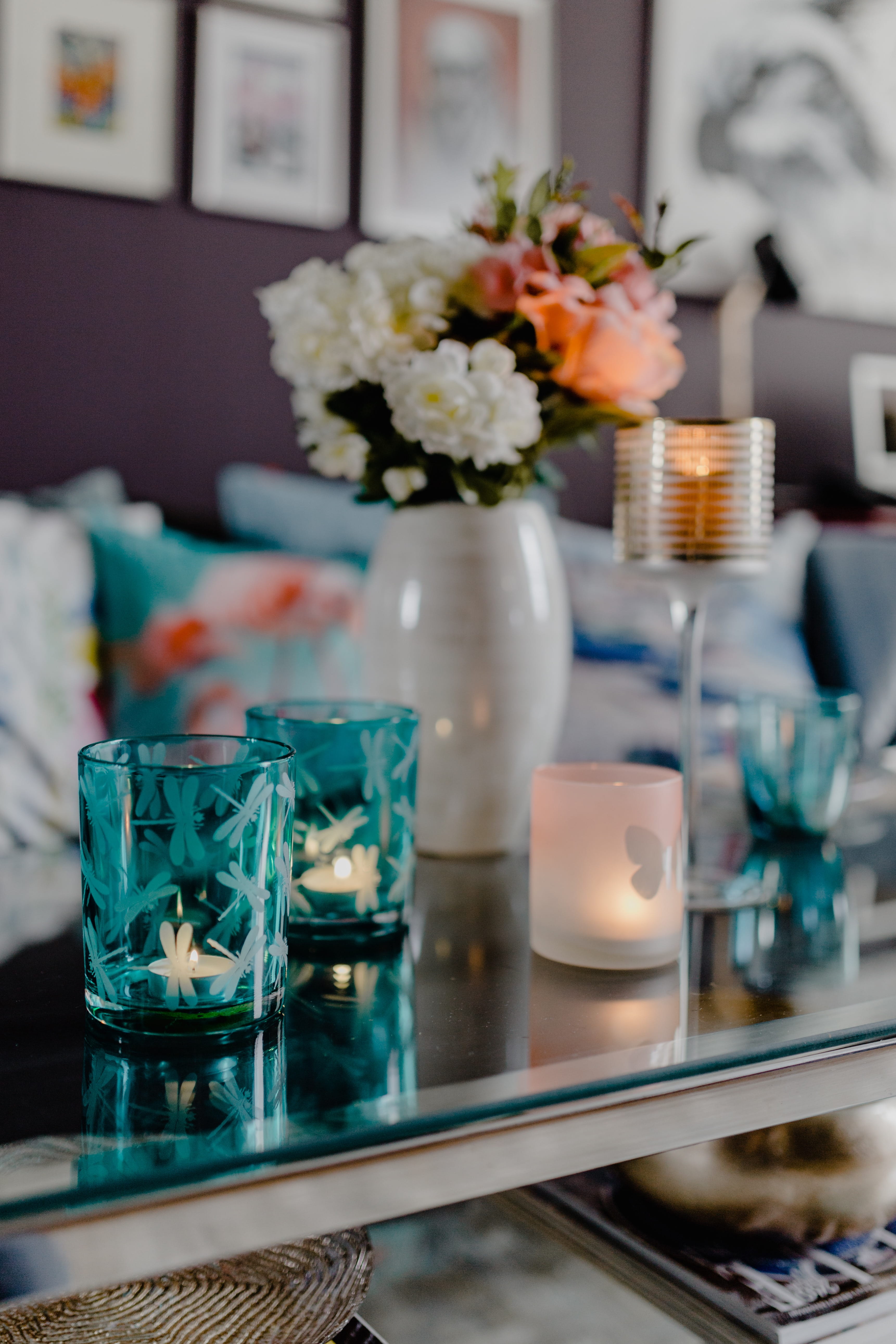 flower head, glass - material, setting, bouquet, food and drink, room, home, still life, living, freshness, table, nature, business, no people, sofa, glass, Phone HD Wallpaper