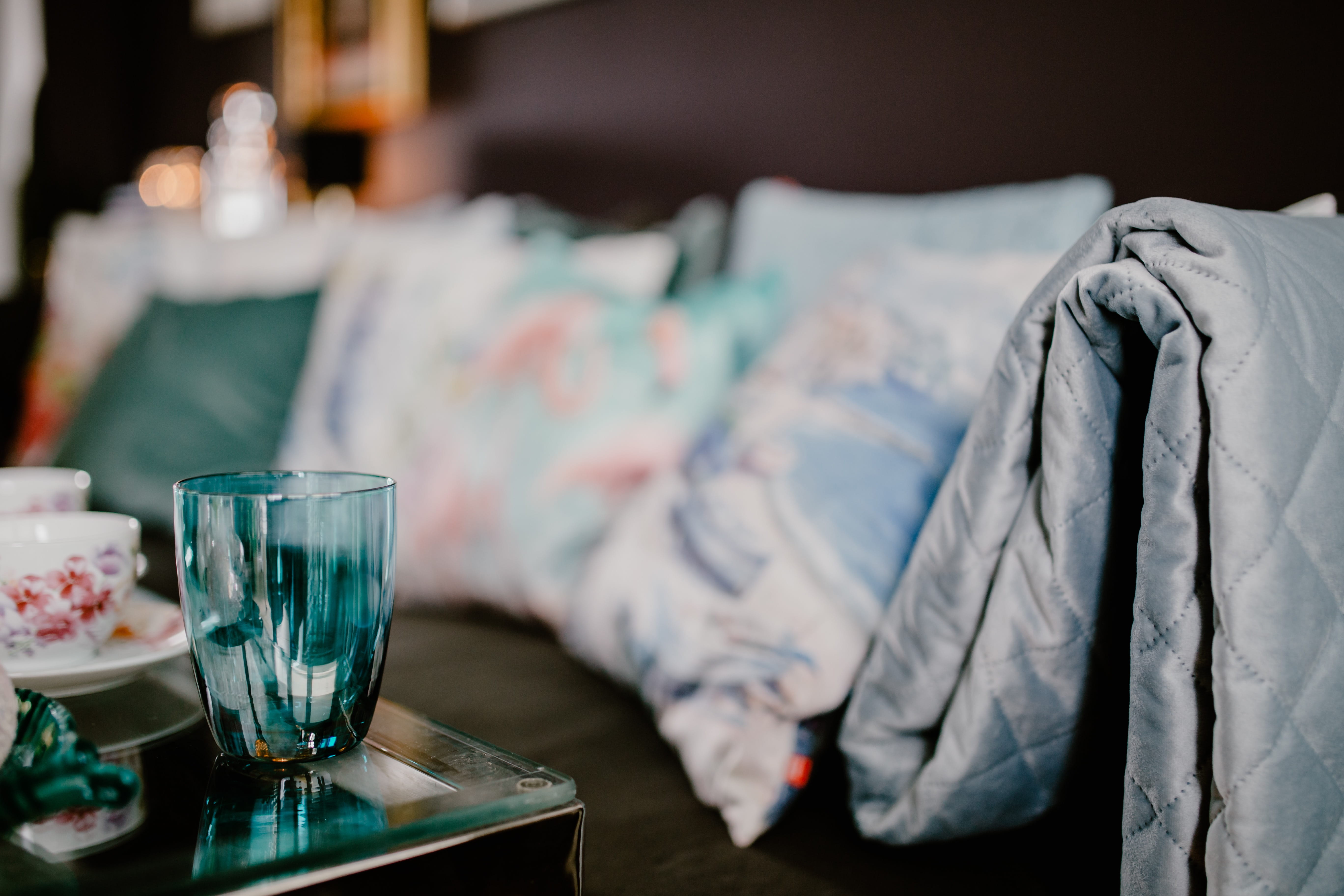 refreshment, sofa, clothing, living, table, luxury, food and drink, selective focus, drink, crockery, no people, indoors, alcohol, home decor, wineglass, HD Wallpaper