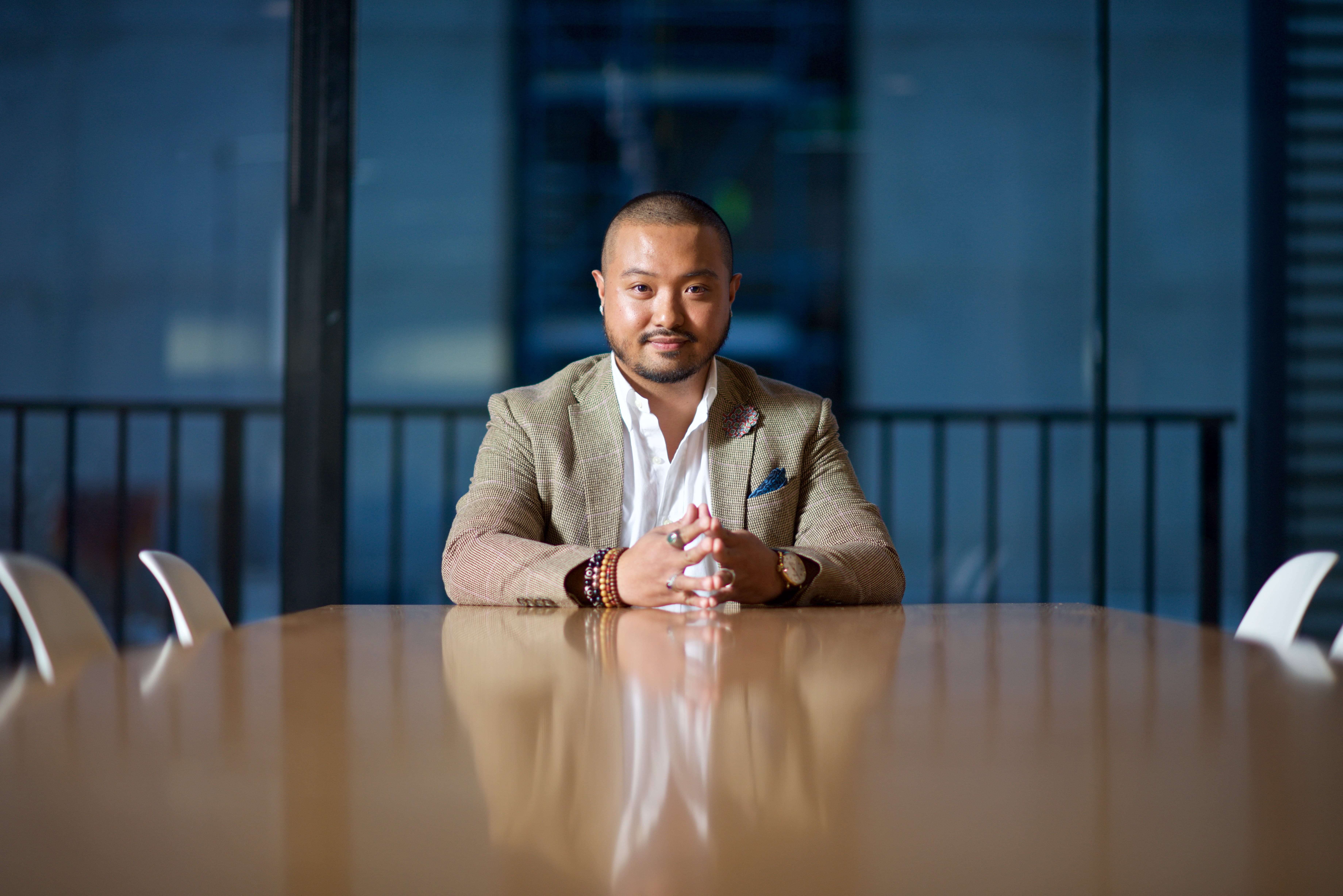 headshot, portrait, business person, desk, corporate business, one person, sitting, indoors, office, corporate, guy, boardroom, people, board room, man, HD Wallpaper