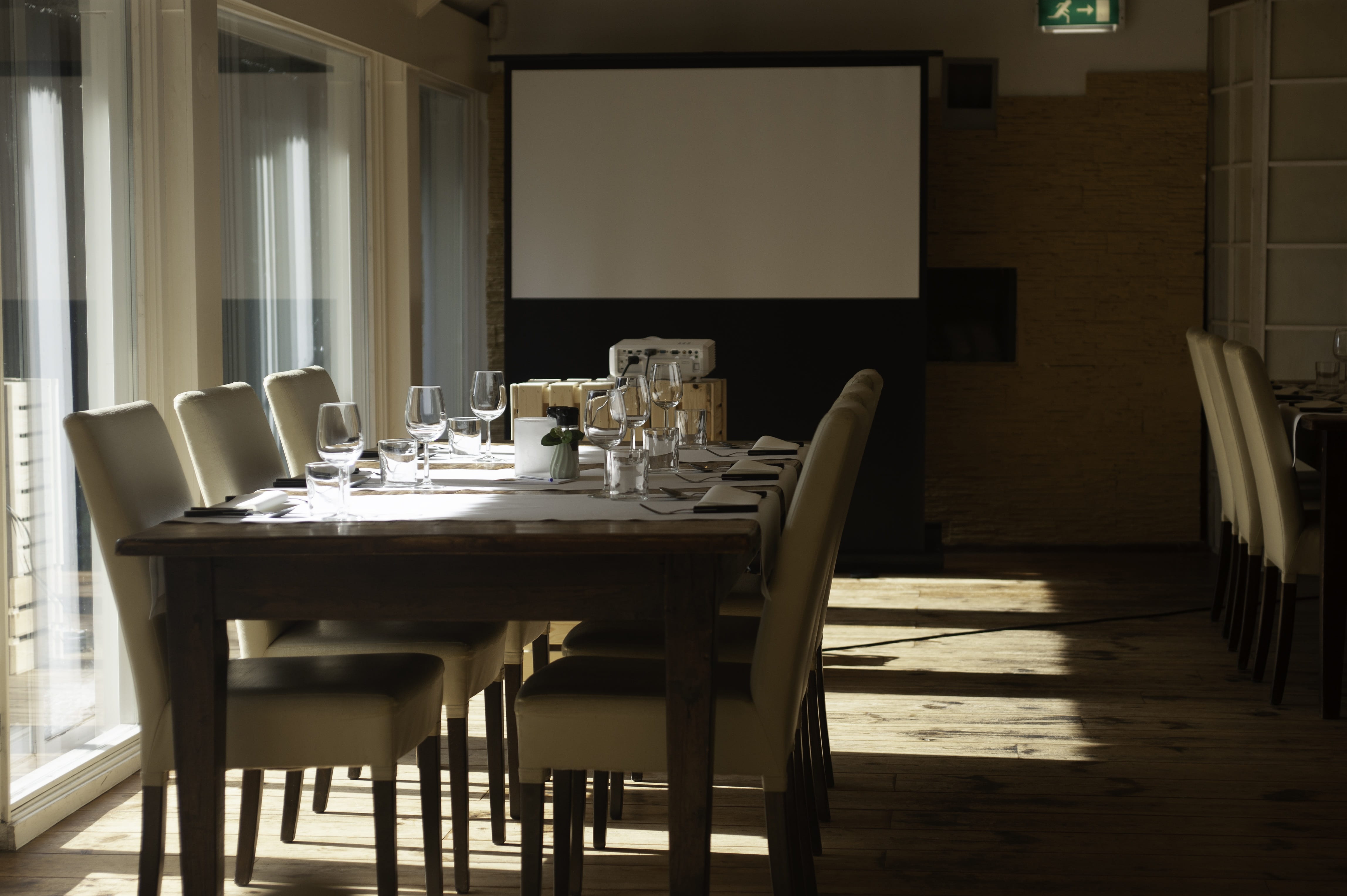 business, day, table, seat, arrangement, 4K, dining table, indoors, window, brainstorming, boardroom, sunlight, empty, chair, place setting, no people, HD Wallpaper