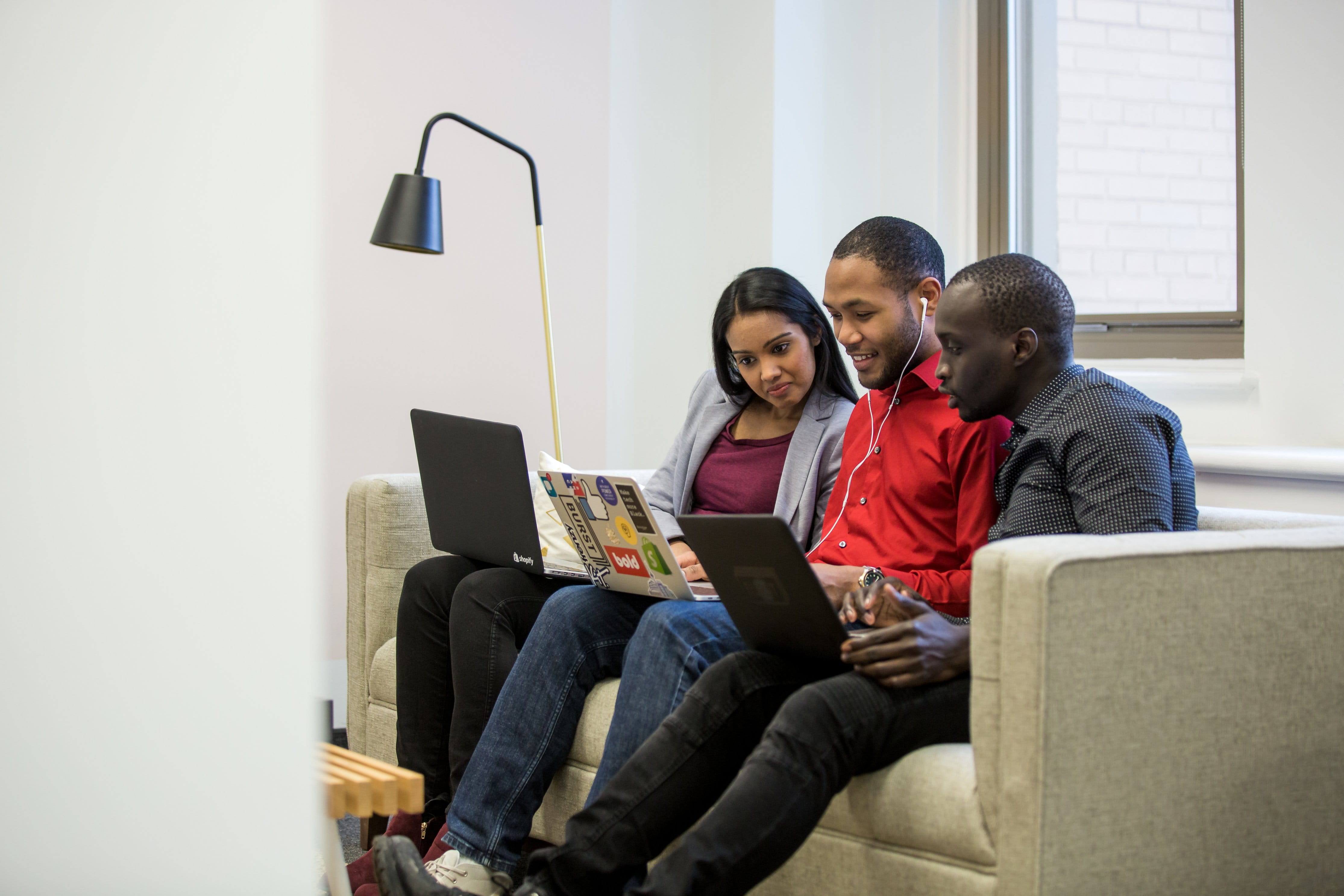 4K, Education, Student, computer, connection, School, using laptop, Group, group of people, child, Office, togetherness, communication, photo, domestic room, HD Wallpaper