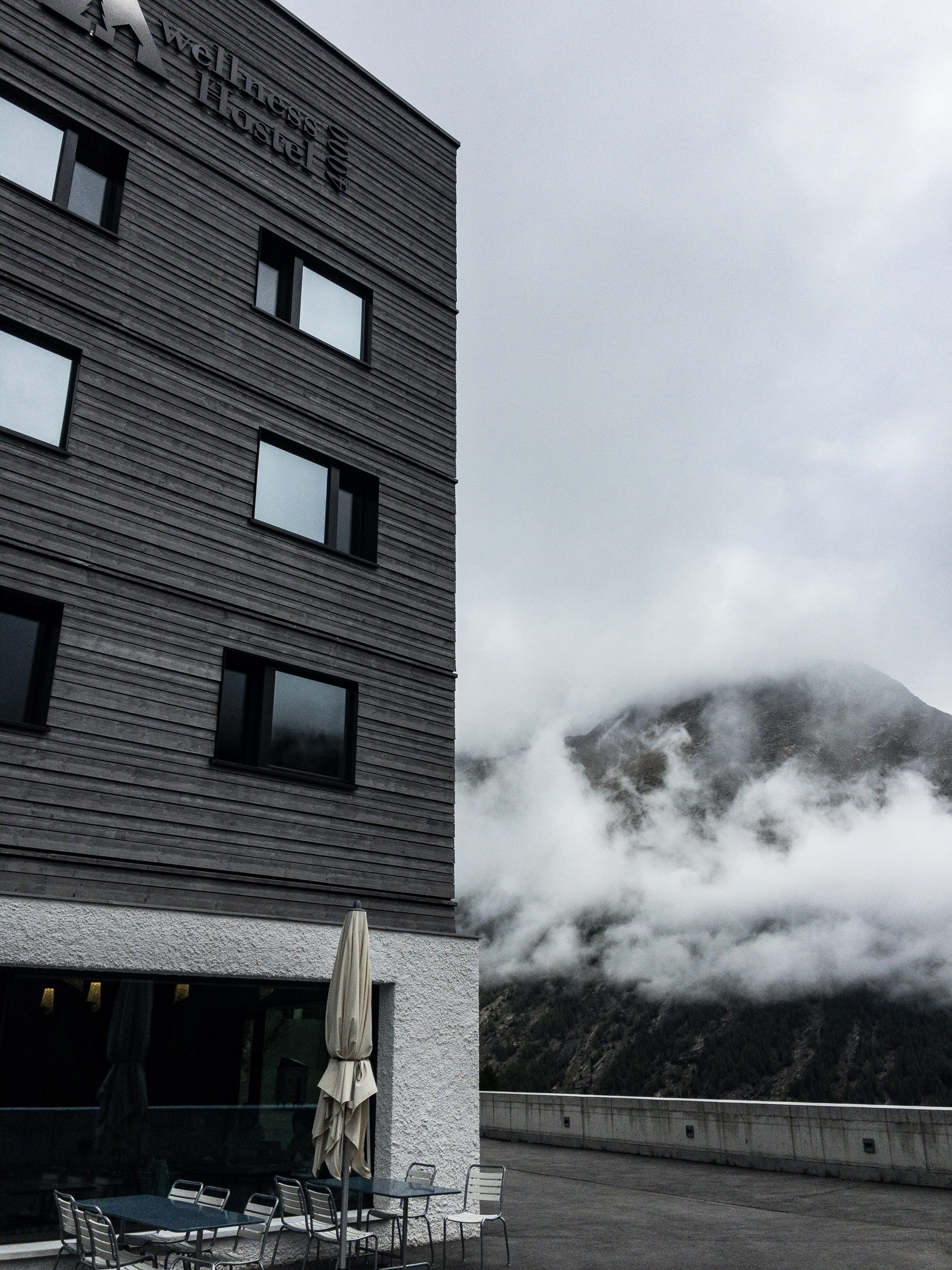 built structure, outdoors, low angle view, pollution, sky, 4K, swiss, city, hotel, architecture, september, berge, trees, wood, wald, switzerland, lager, Phone HD Wallpaper