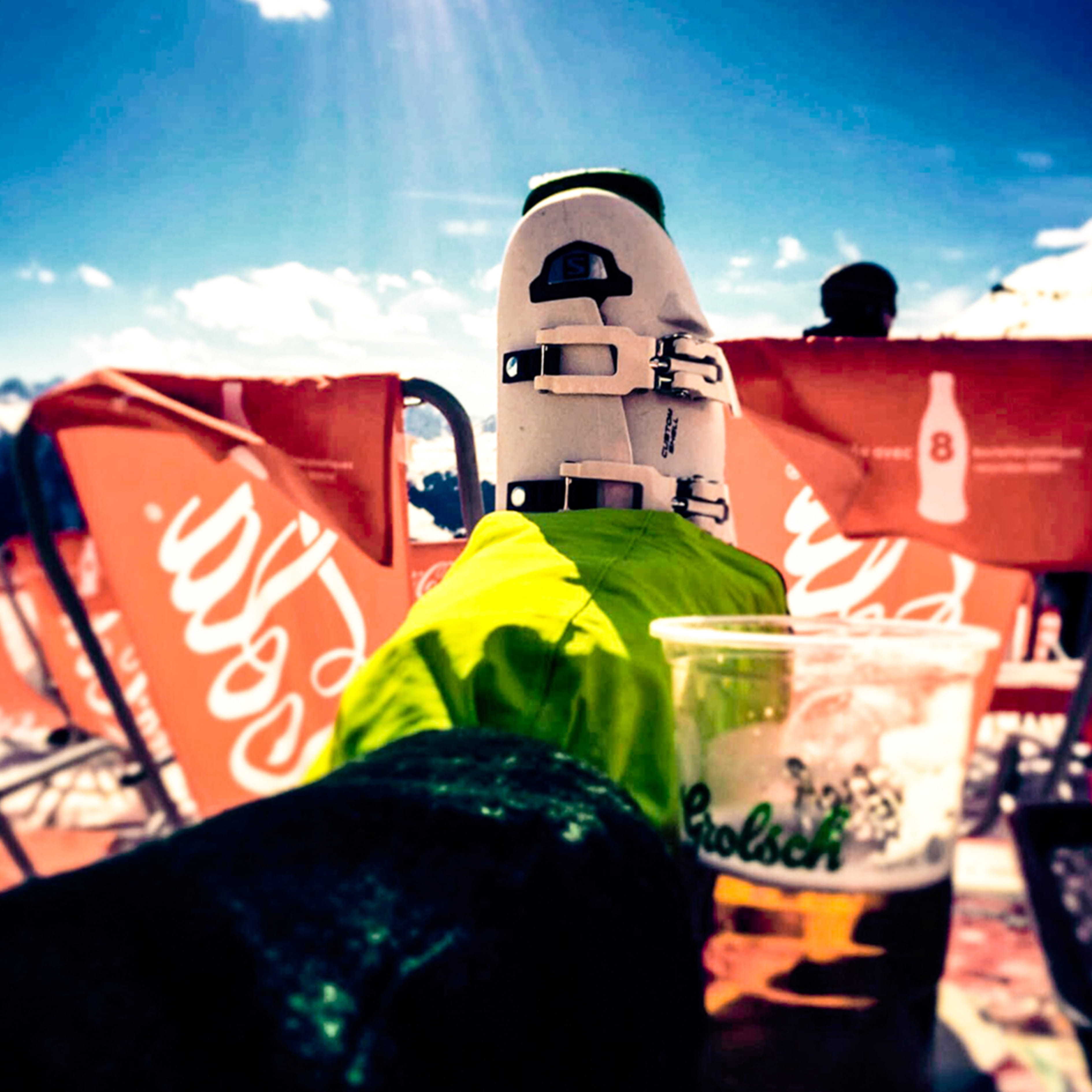 red, beer, nature, chill, low angle view, iphone, communication, snow, sky, sunlight, cloud - sky, sunshine, saas fee, adventure, boots, pov, sun, human representation, Phone HD Wallpaper