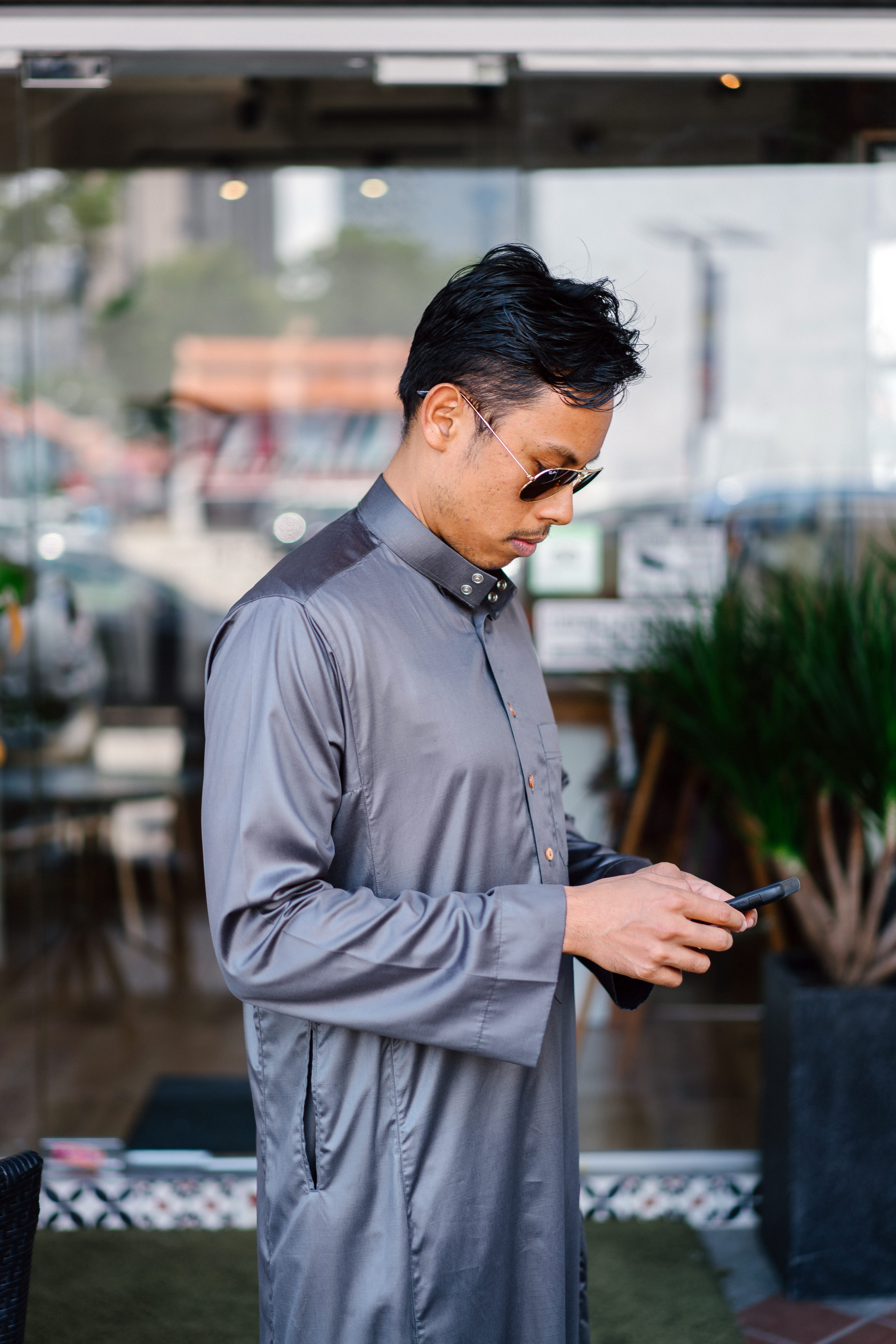 technology, wear, wearing, portable information device, sunglasses, young men, smartphone, mobile phone, man, gray, three quarter length, text, day, texting, Phone HD Wallpaper