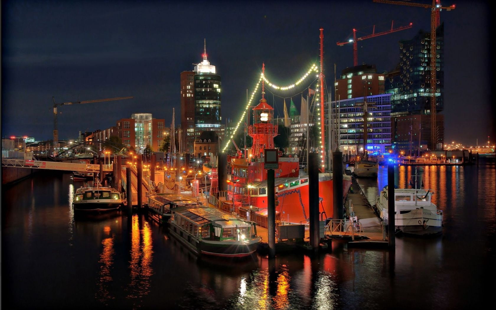 sky, 720P, moored, lighting Equipment, sailboat, famous Place, architecture, tower, downtown District, waterfront, history, skyscraper, bridge - Man Made Structure, HD Wallpaper