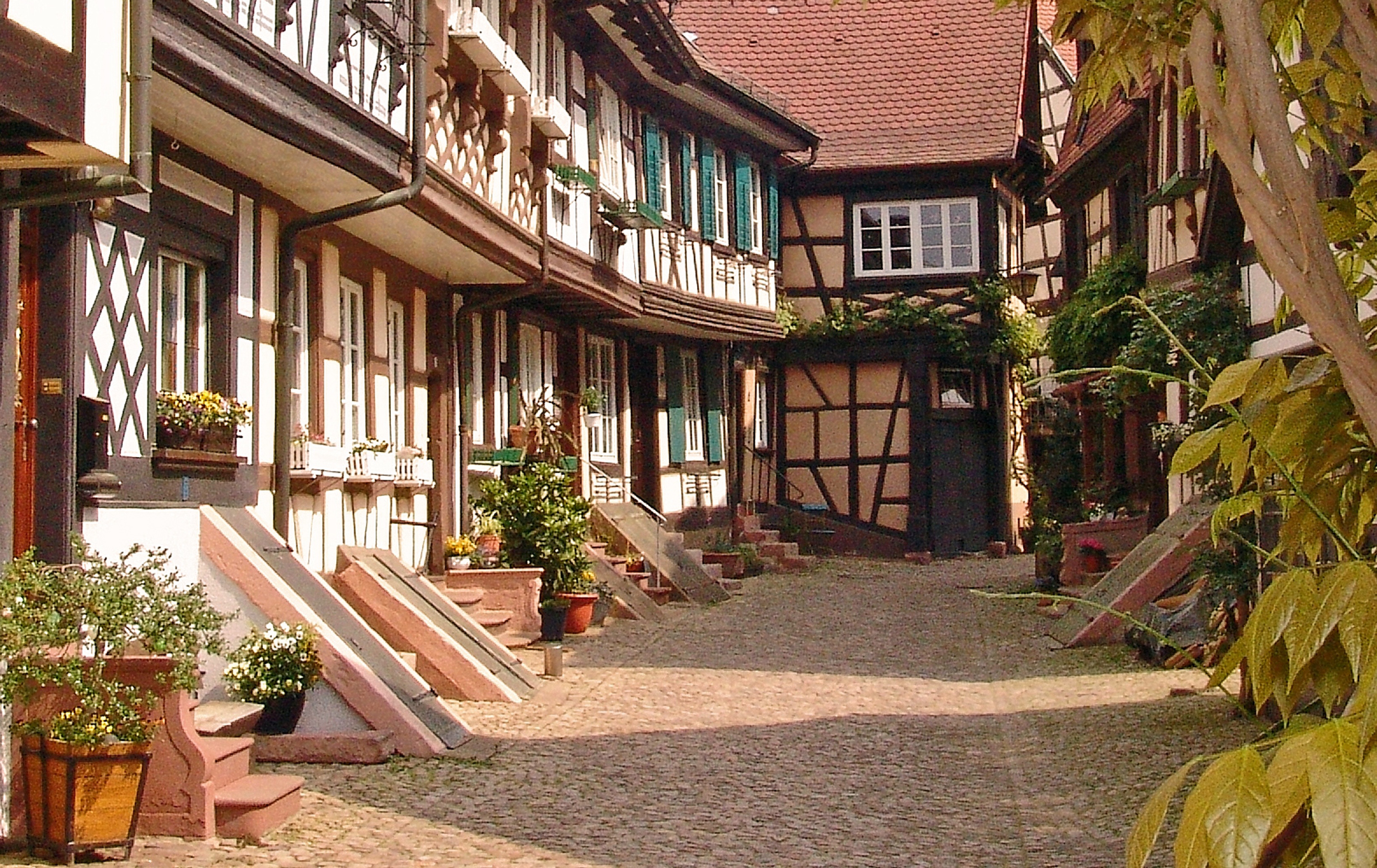 building, houses, roof, brown, building exterior, gengenbach, nature, home ownership, daytime, luxury, old town, courtyard, wooden, 2K, architecture, white, HD Wallpaper
