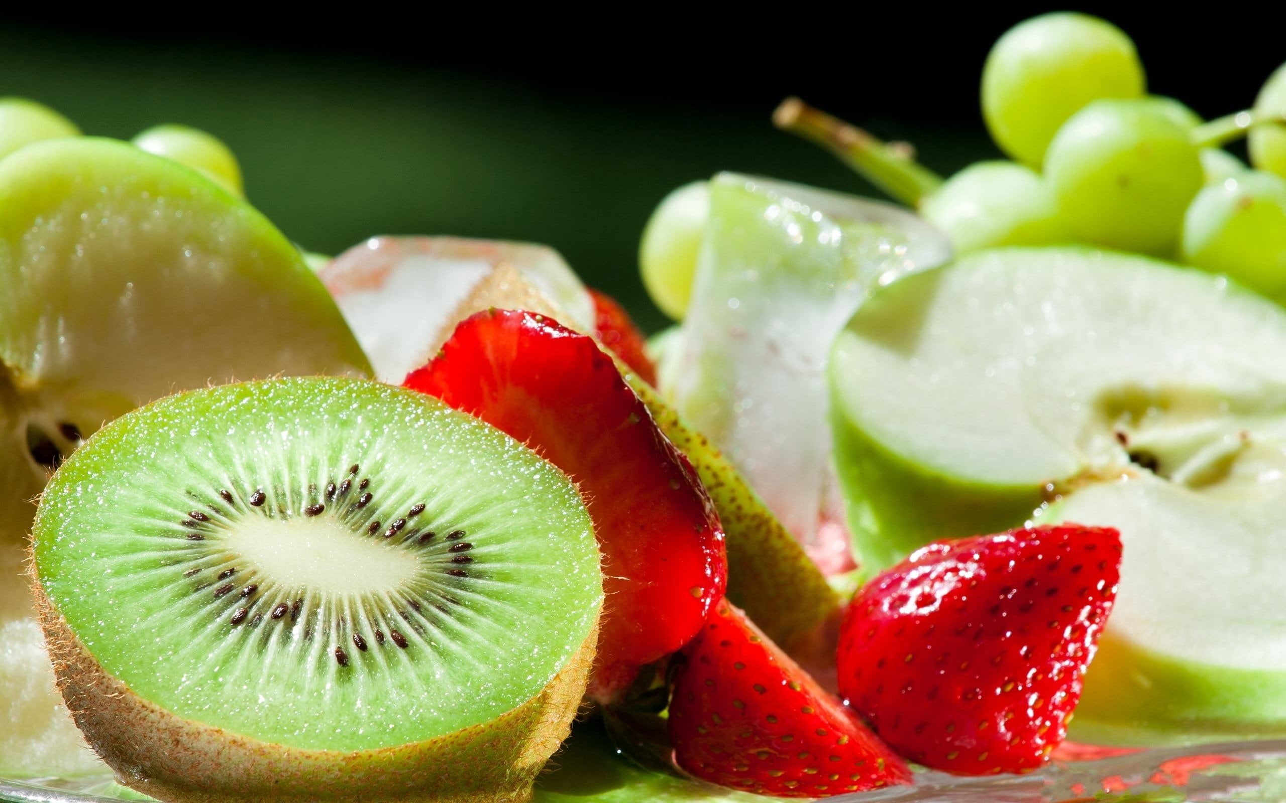kiwi, apples, fruit, strawberry, 2K, allsorts, juicy, ripe, HD Wallpaper