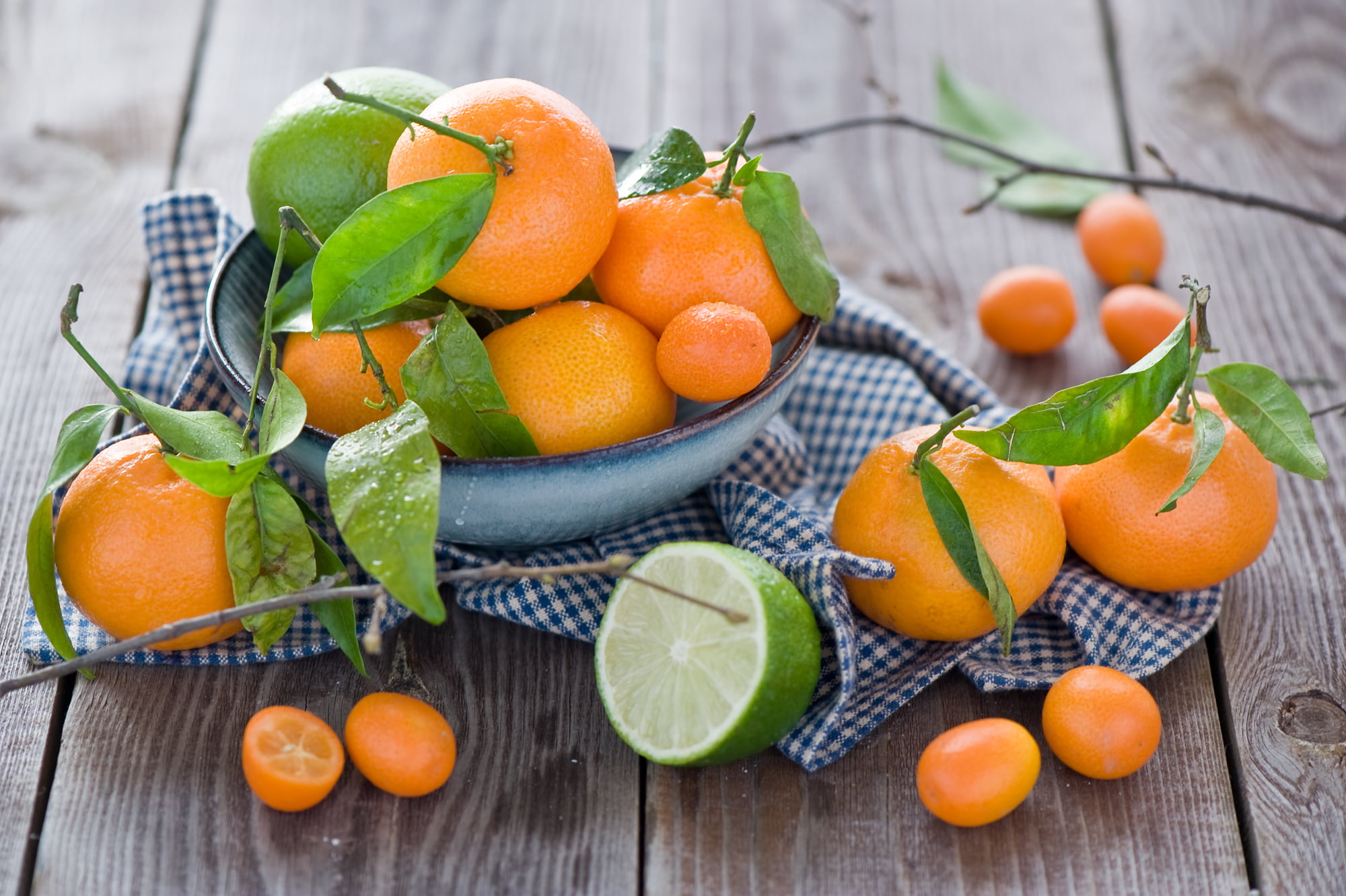 rustic, close-up, table, dieting, wellbeing, summer, refreshment, container, fruit, cross Section, green Color, citrus Fruit, round, tangerine, citrus, HD Wallpaper