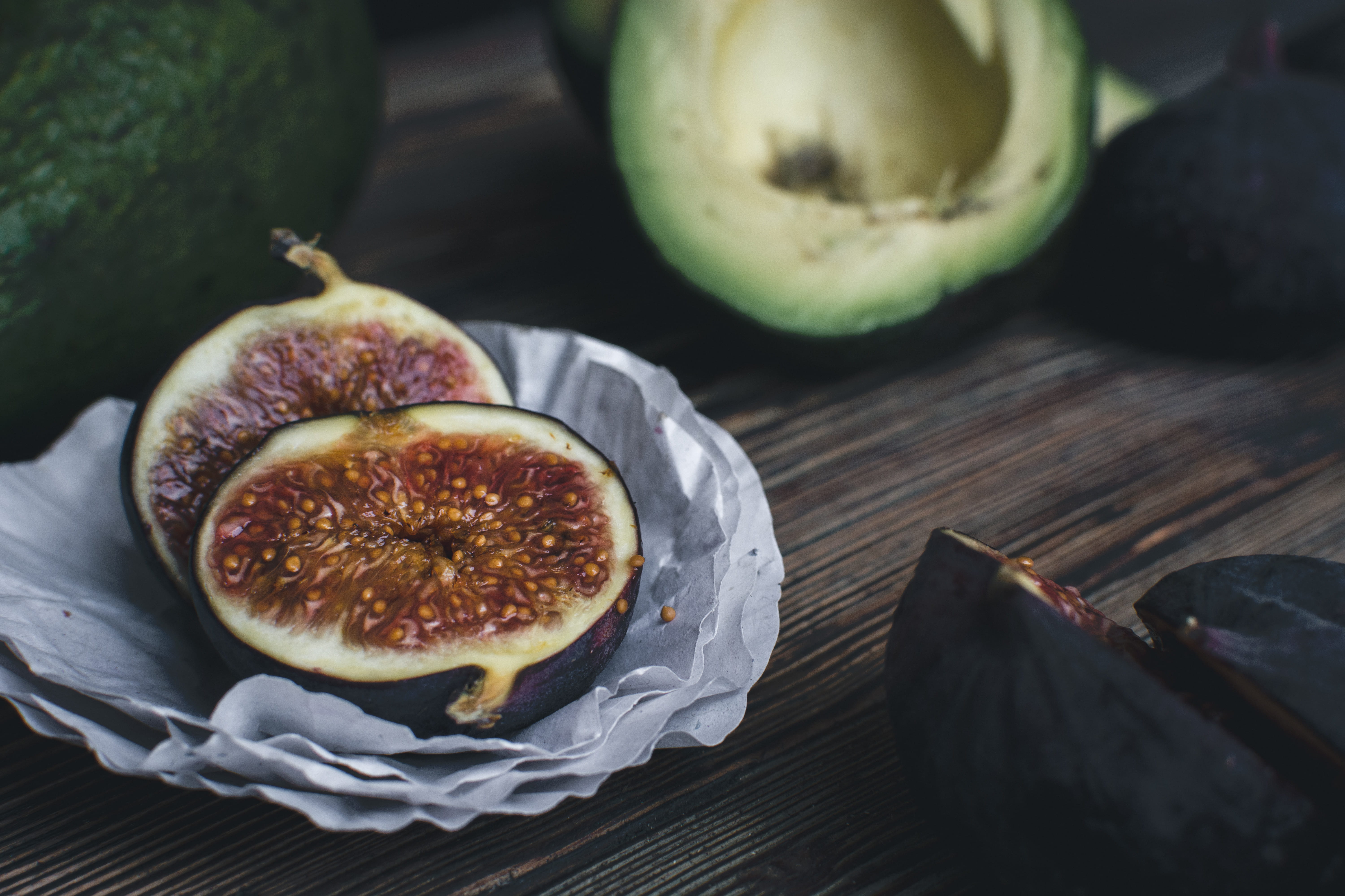 5K, table, nature, fig, high angle view, food and drink, wood - Material, refreshment, wellbeing, figs, dessert, seed, freshness, gourmet, still life, HD Wallpaper