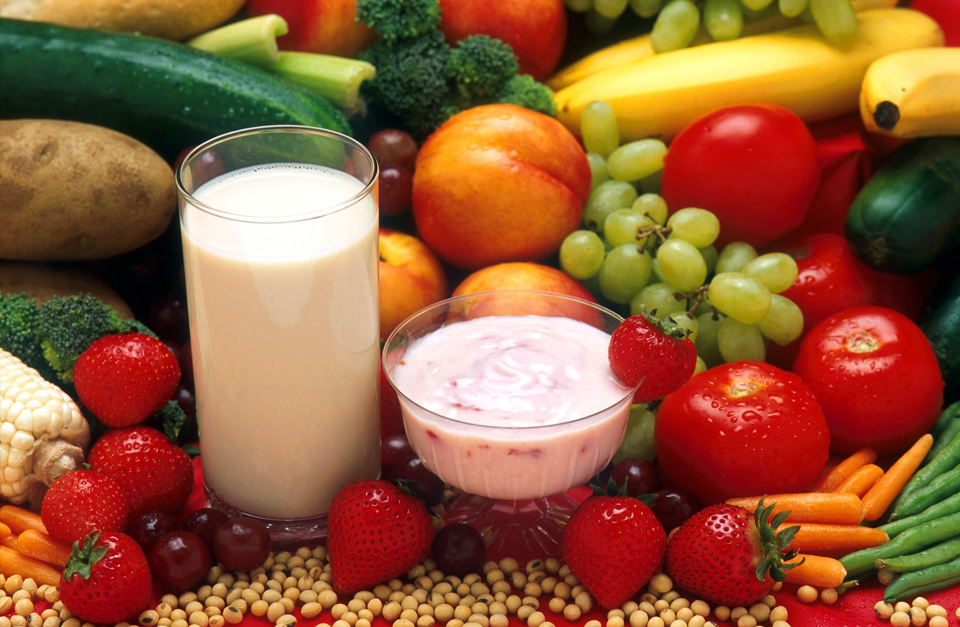 variety, green beans, dairy product, choice, refreshment, variation, close up, 2K, vegetables, glass of milk, dietetic, freshness, bananas, gluttony, strawberry, HD Wallpaper
