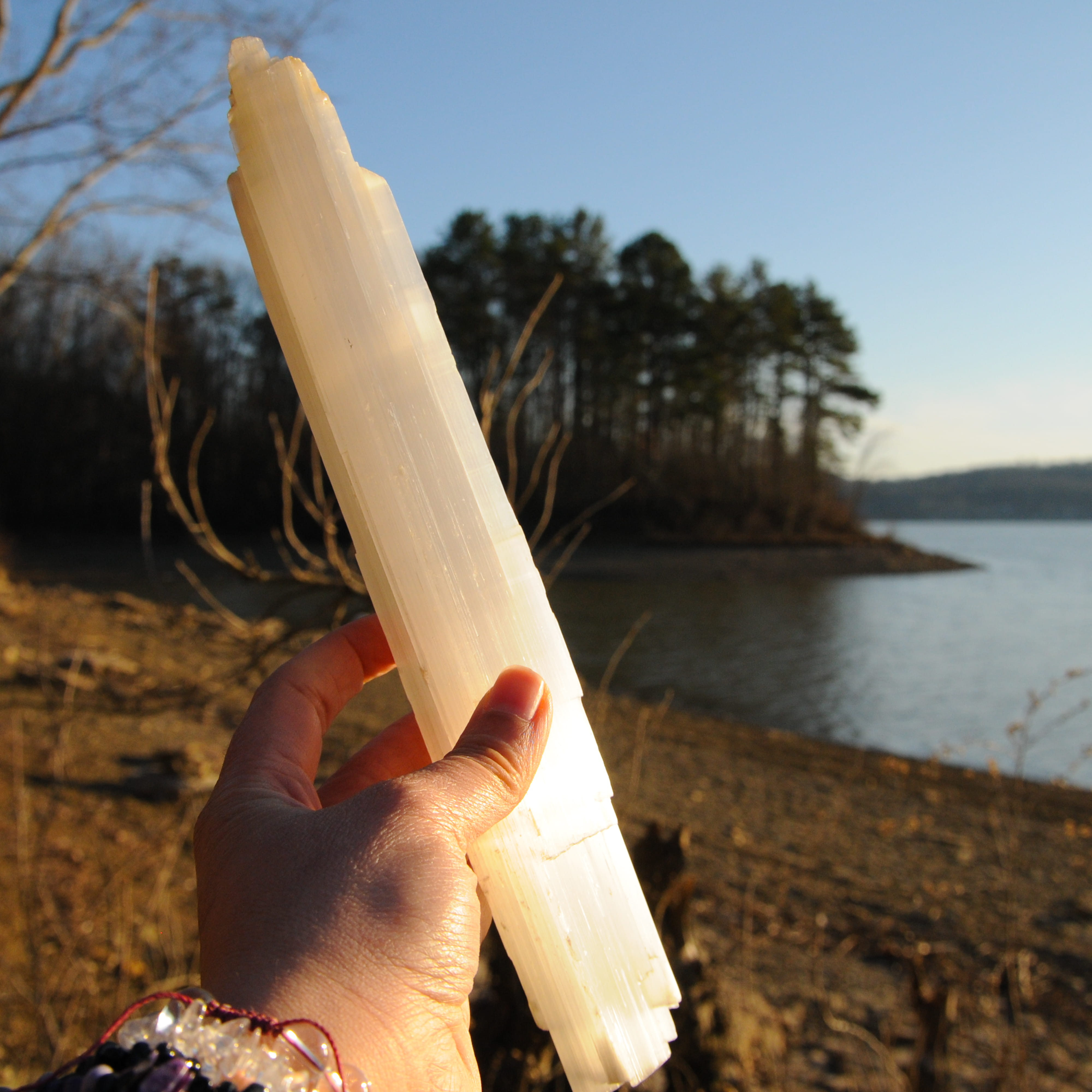 healing, mother nature, 4K, lifestyles, close-up, selenite, magical, day, hand, tree, human finger, whimsical, unrecognizable person, focus on foreground, Phone HD Wallpaper