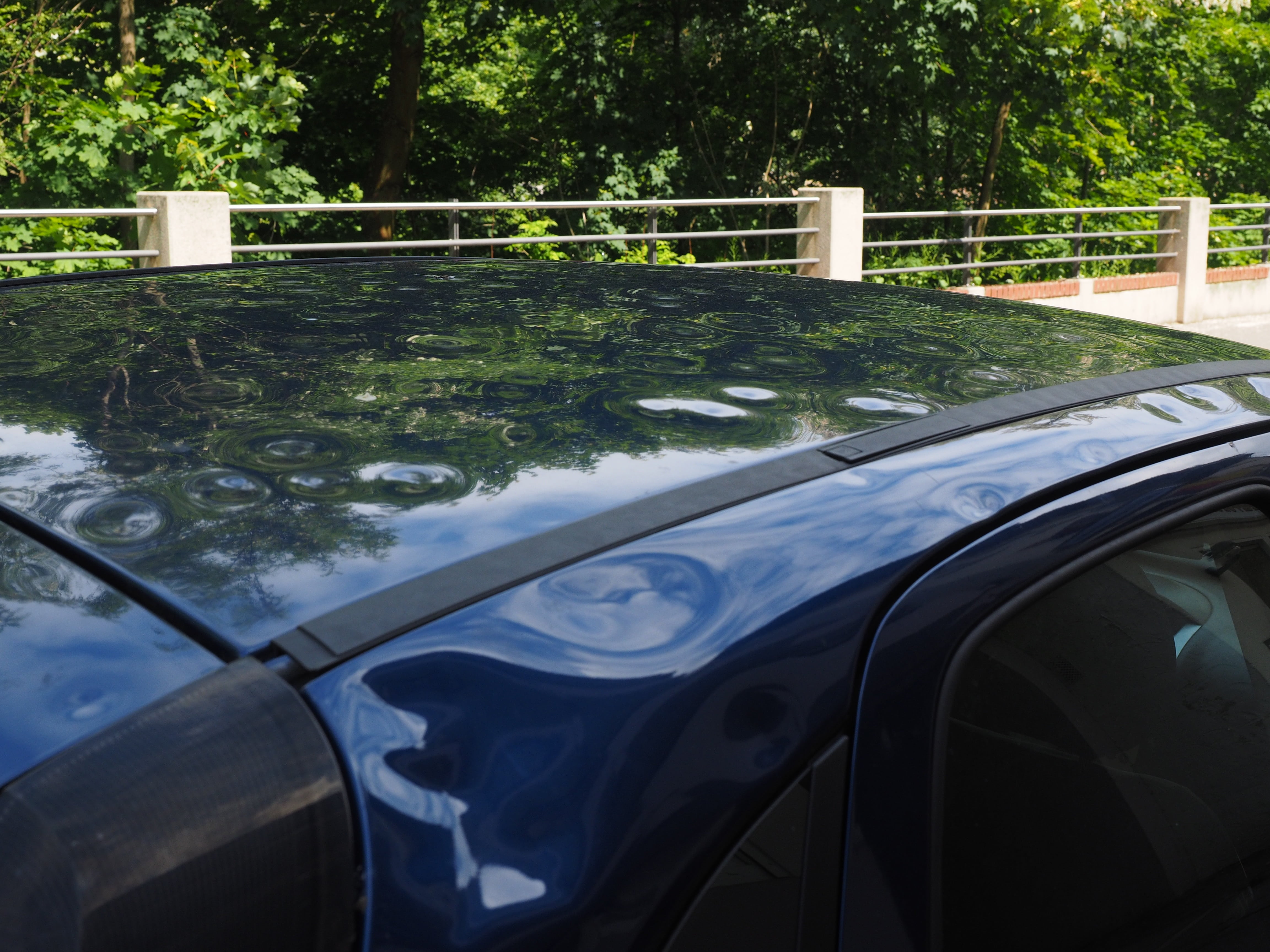dents, paint damage, land vehicle, architecture, day, transportation, built structure, nature, railing, hail dellen, car roof, blue, car, green color, beulen, HD Wallpaper