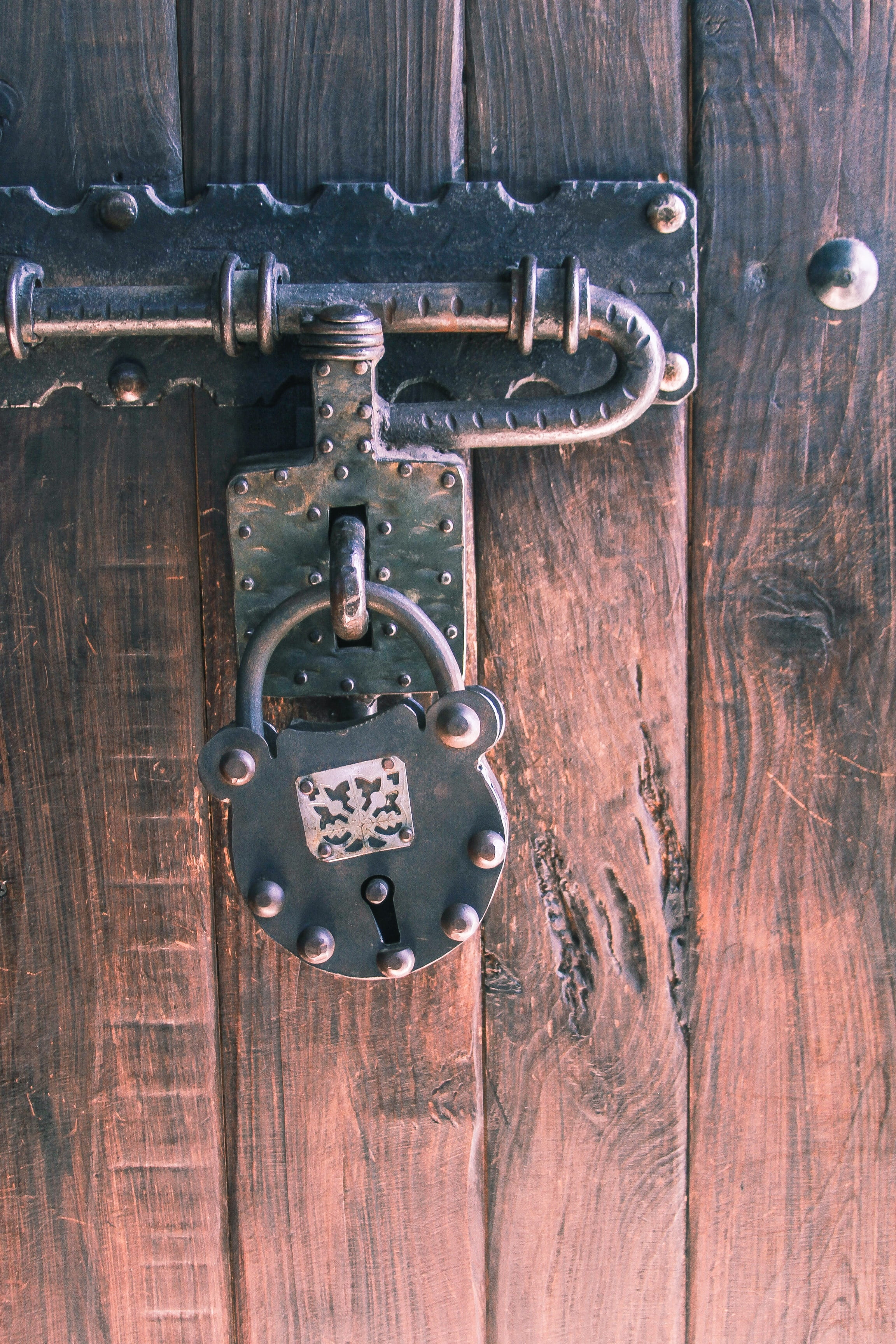 entrance, no people, Iron, full frame, closed, latch, day, lock, Metal, 2K, Padlock, Door, forging, protection, insurance, old, safety, technology, tranca, Phone HD Wallpaper
