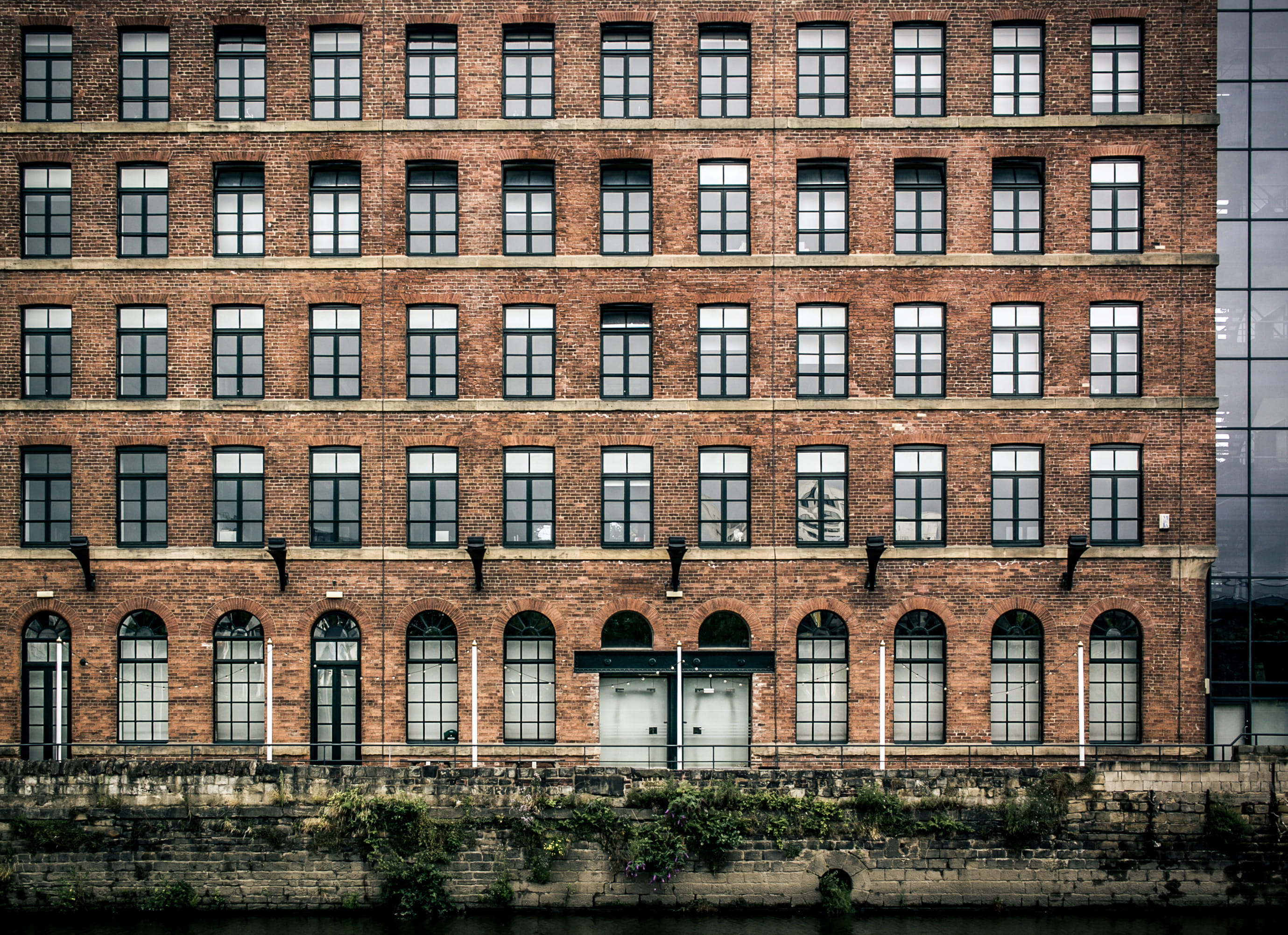 built structure, plant, urban, full frame, arch, downtown, day, leeds, mansion, no people, wall, architecture, castle, postal office, building exterior, HD Wallpaper
