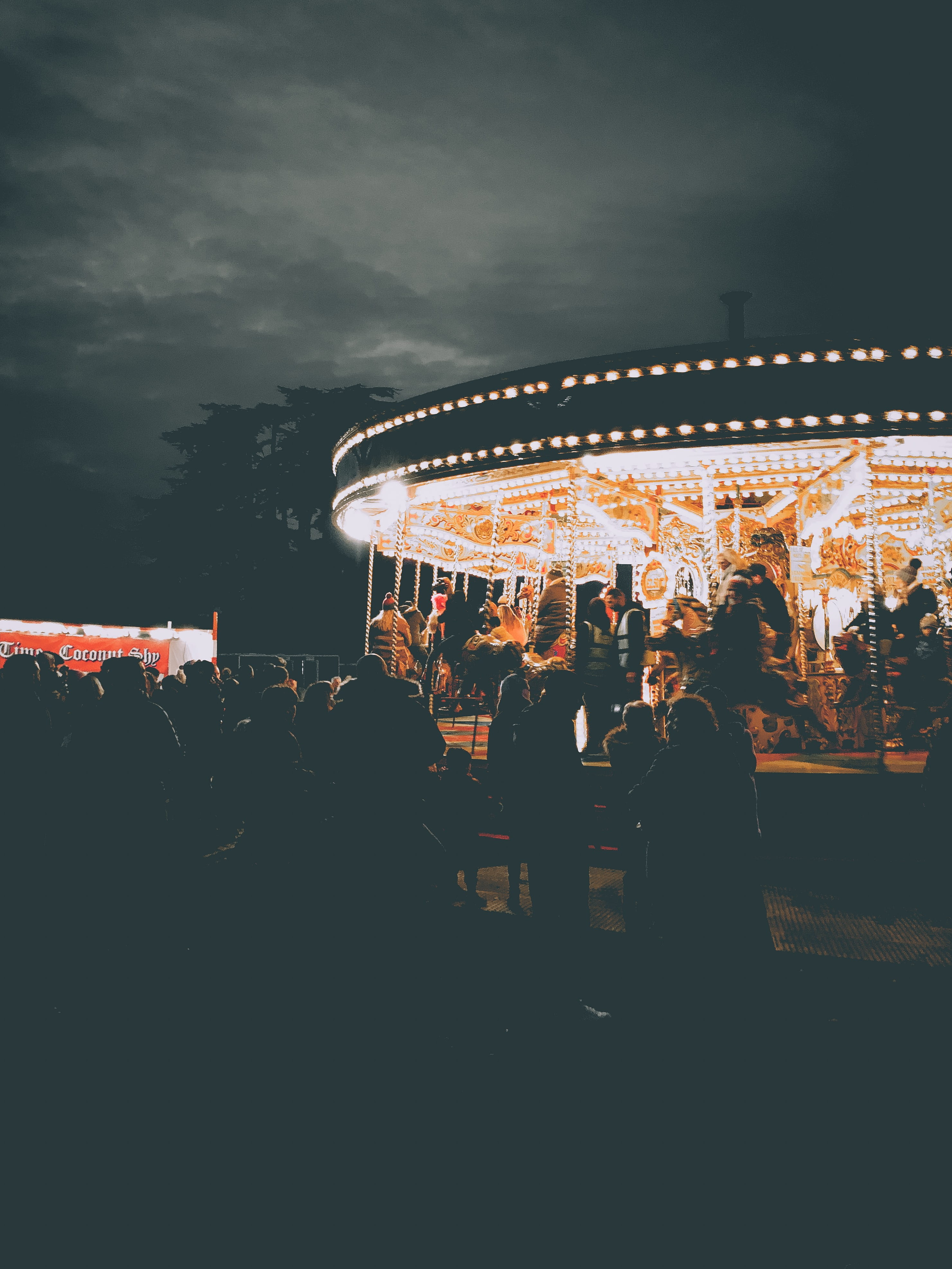 leeds castle, dark, carousel, illuminated, united kingdom, lifestyles, night, 4K, leisure activity, standing, adult, arts culture and entertainment, lovelife, Phone HD Wallpaper