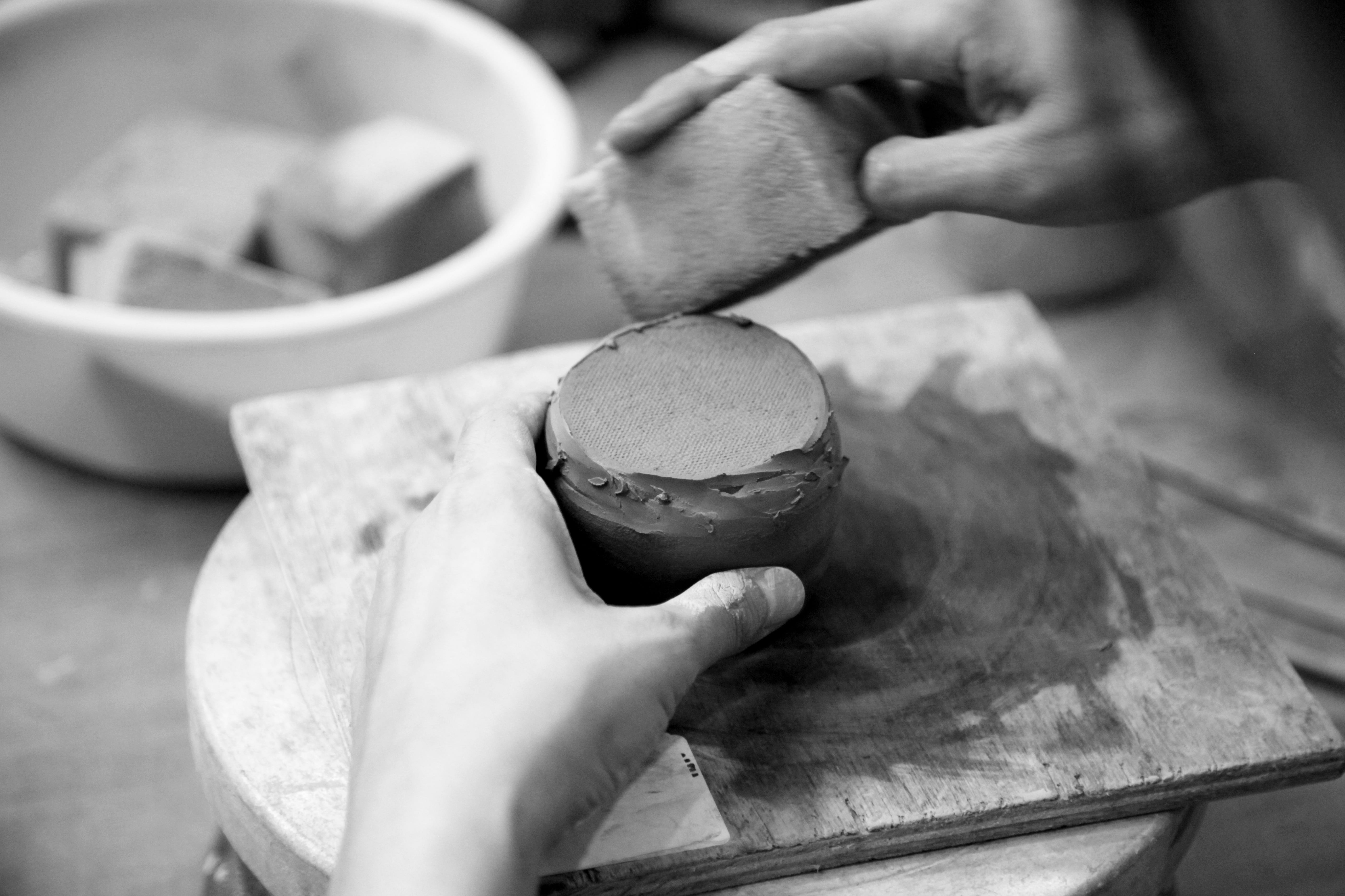 qualitative, indoors, ware, black and white, traditional, human hand, food and drink, food, art and craft, hand, porcelain, 5K, occupation, pottery, dirt, HD Wallpaper