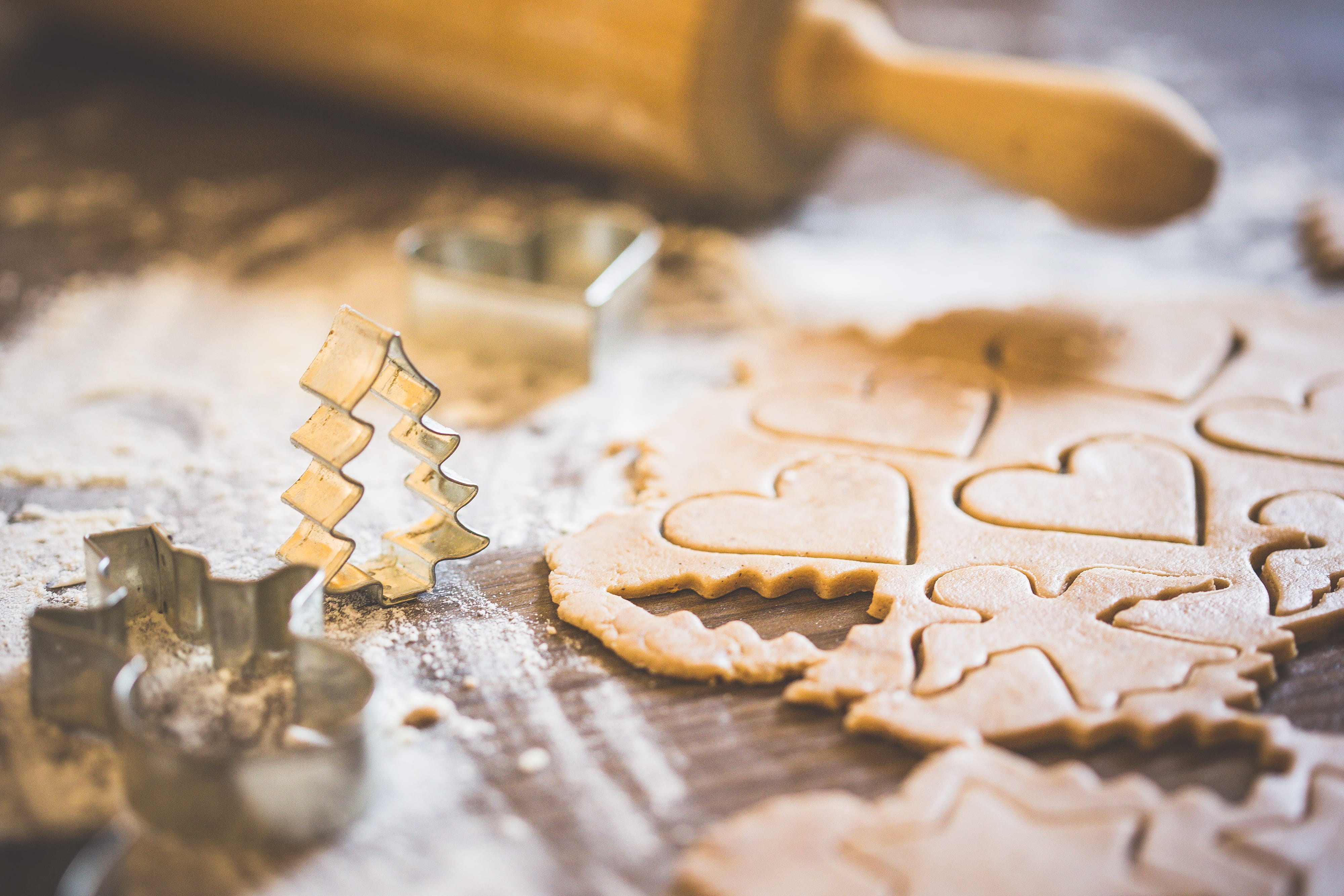 homemade, gingerbread Cookie, design, rolling Pin, pastry, baked, holiday, pastry Cutter, still life, dough, close-up, december, bakery, Christmas, yummy, HD Wallpaper