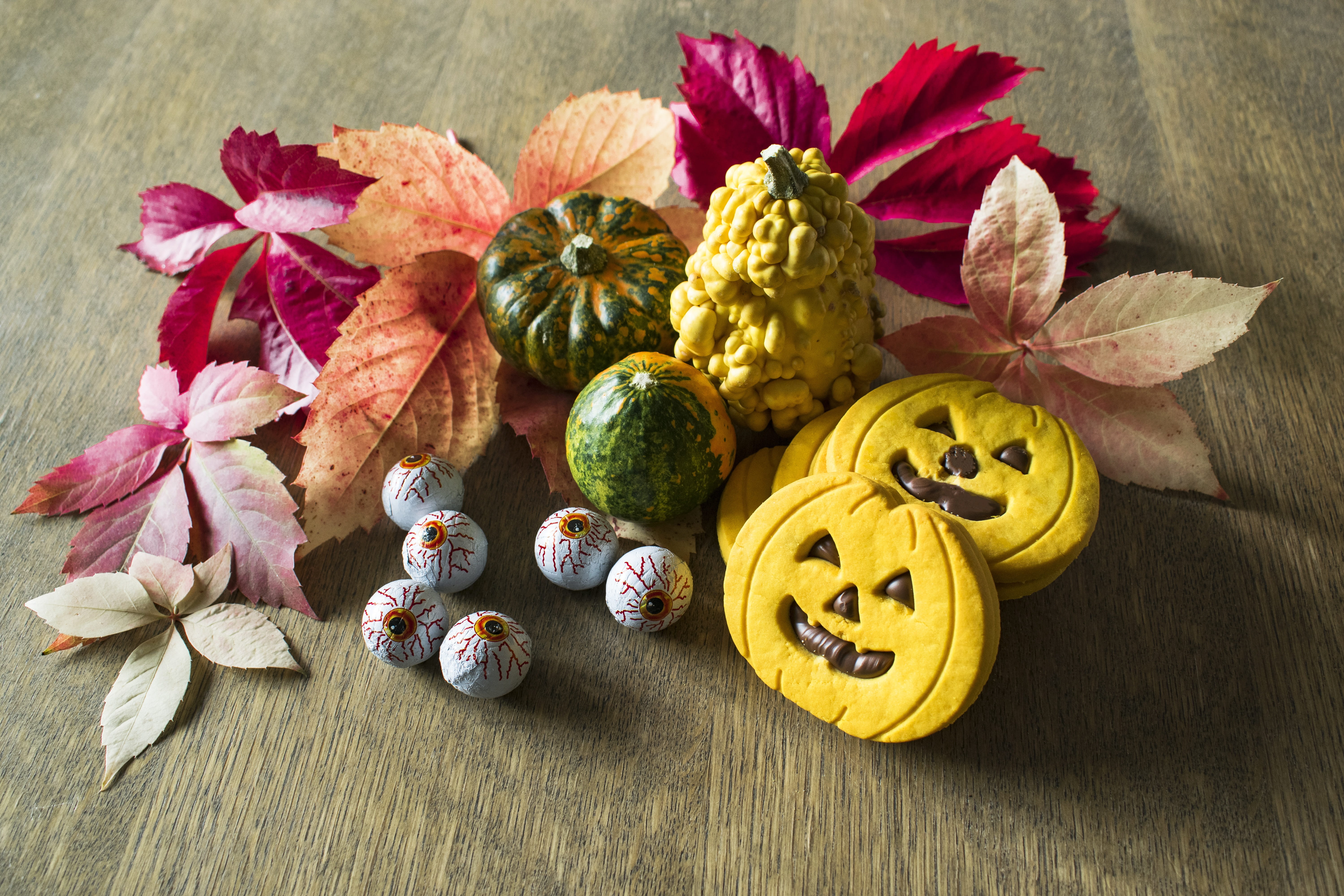 flower, wood - Material, decoration, Day Of The Dead, parties, wellbeing, studio shot, home, food, chocolate, 5K, season, assorted, high angle view, leaves, HD Wallpaper