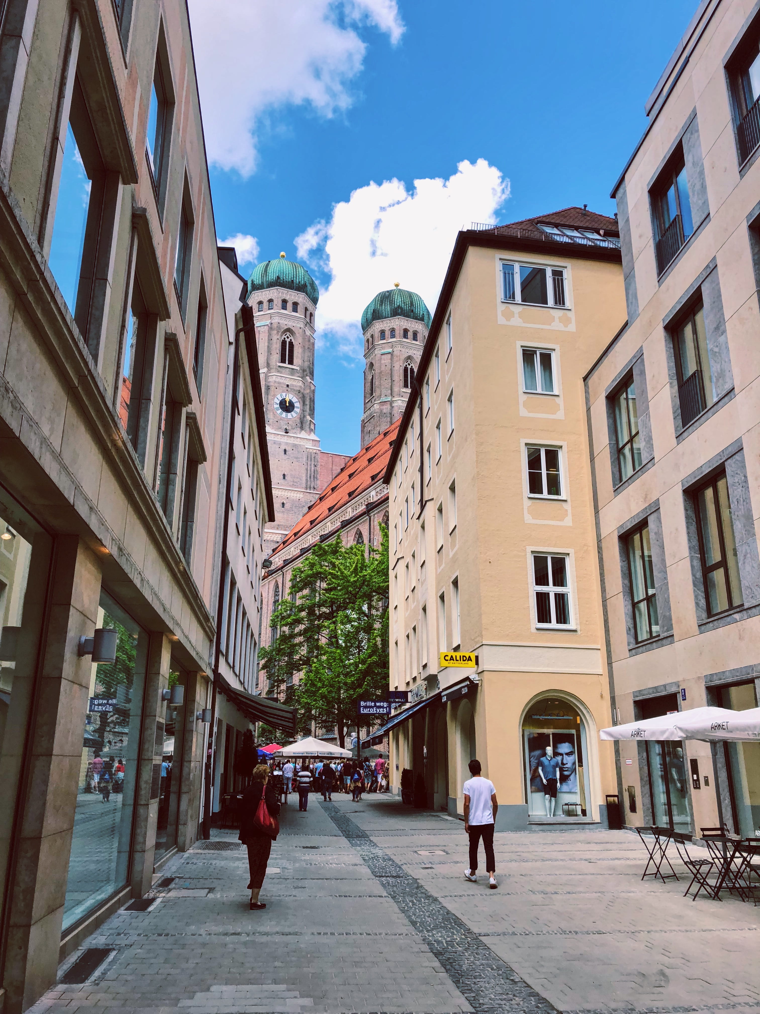 people, adult, building exterior, alley, minga, incidental people, direction, window, alleys, old town, cloud - sky, cathedral, deutschland, walking, outdoors, Phone HD Wallpaper