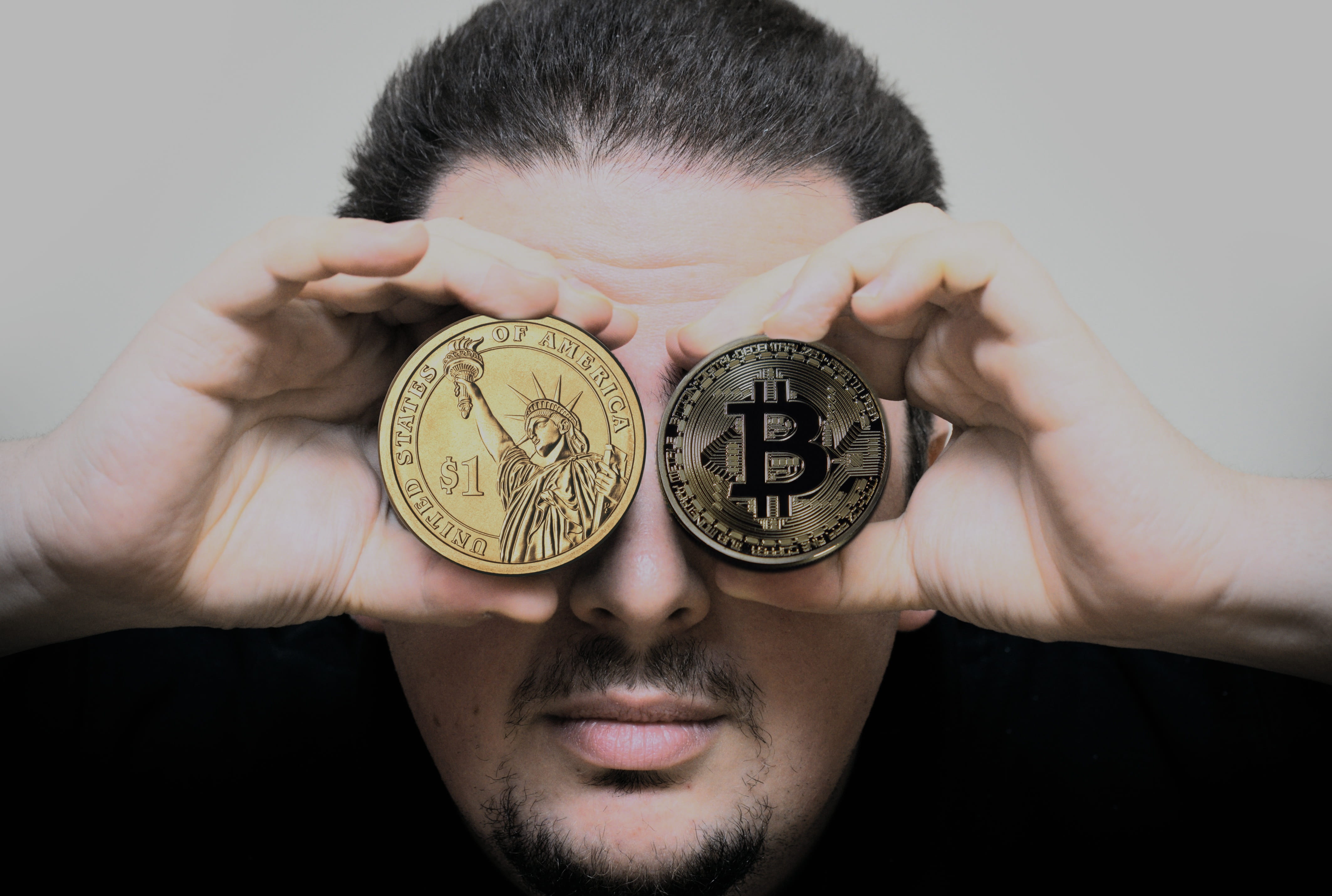 monetary units, mid adult, men, hand, dollar, adult, internet, a, one person, human face, network, bitcoin, studio shot, close-up, currency, clock, person, HD Wallpaper