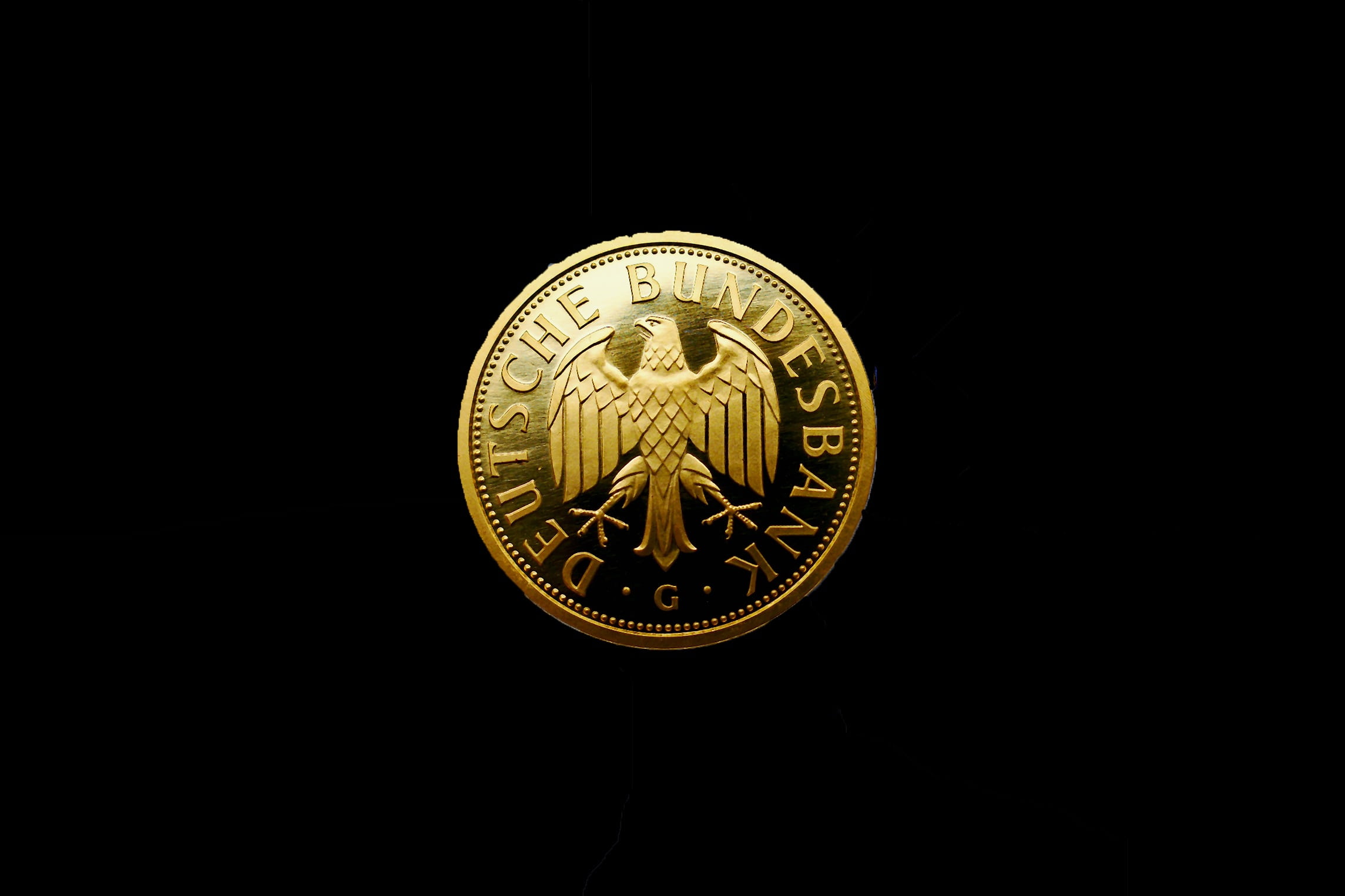 metal, goldmark, cash, memory, wealth, mark, close-up, 1080P, ornate, single object, gold, still life, number, representation, indoors, coin, studio shot, HD Wallpaper