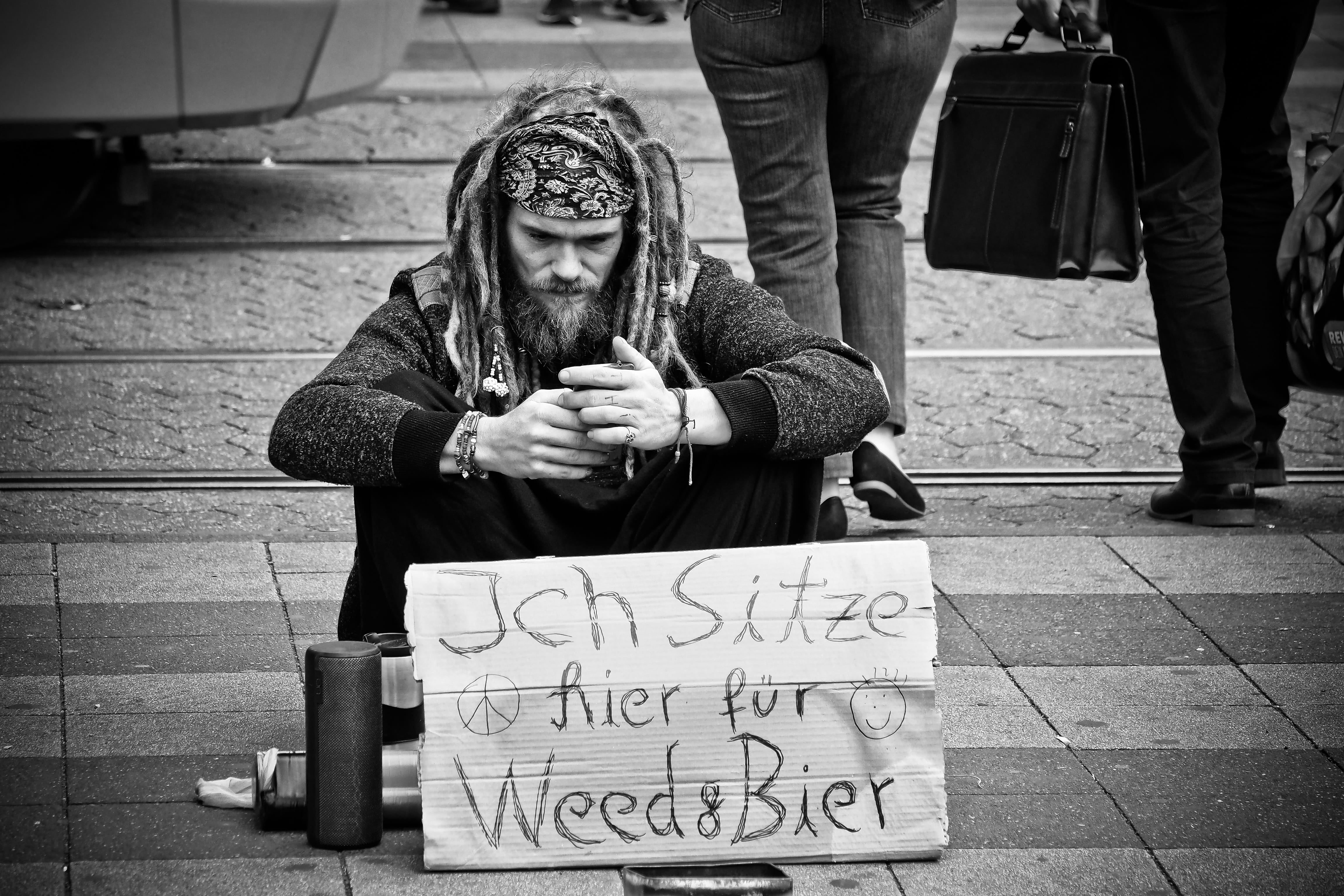 footpath, hungry, front, rasta, city life, 4K, men, city, monetary donation, women, message, western script, lack of money, lifestyles, sitting, Begging, HD Wallpaper