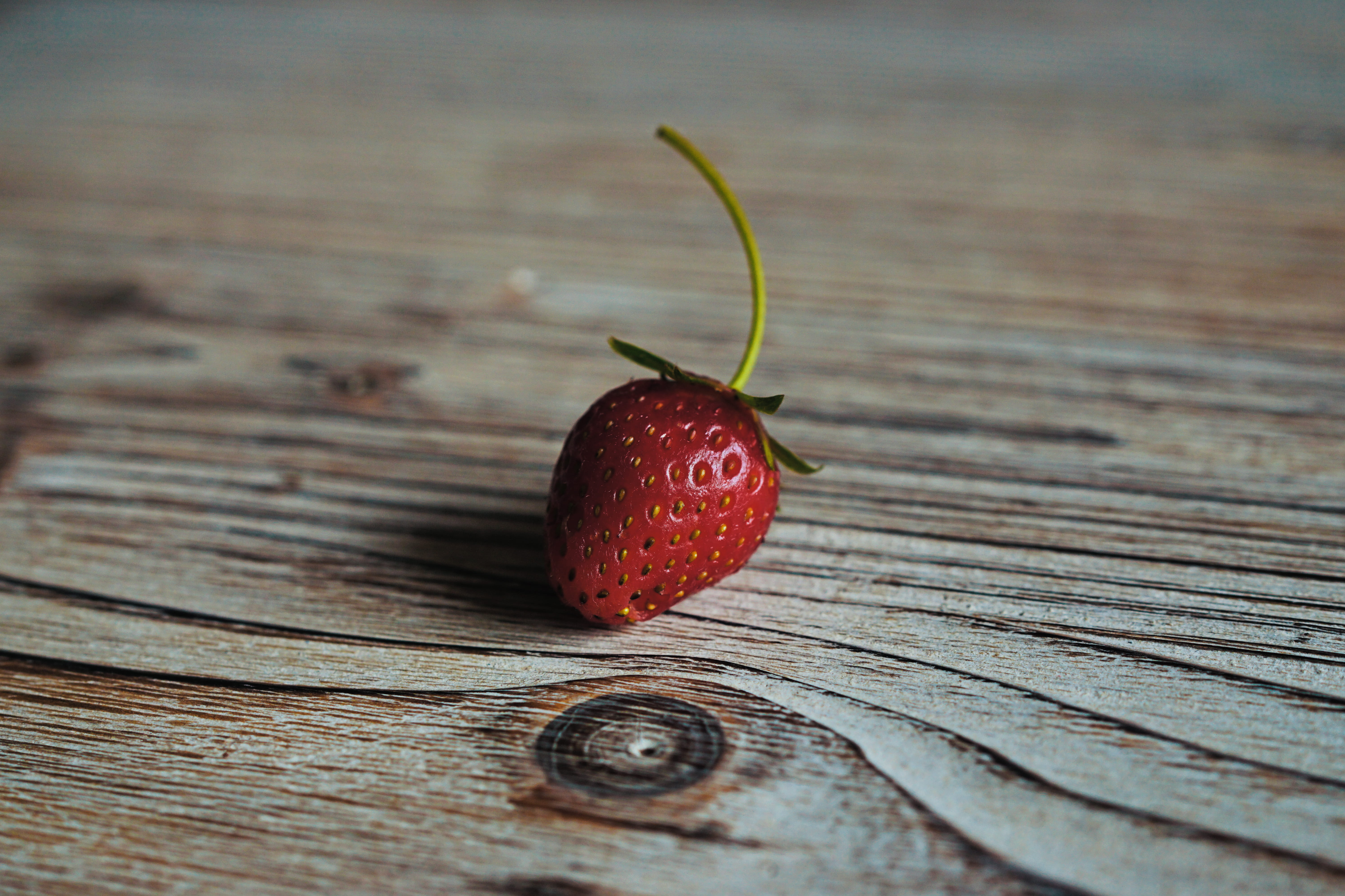 focus on foreground, single object, outdoors, graded, red, food and drink, no people, healthy eating, color, wood grain, wellbeing, stem, berry, strawberry, HD Wallpaper