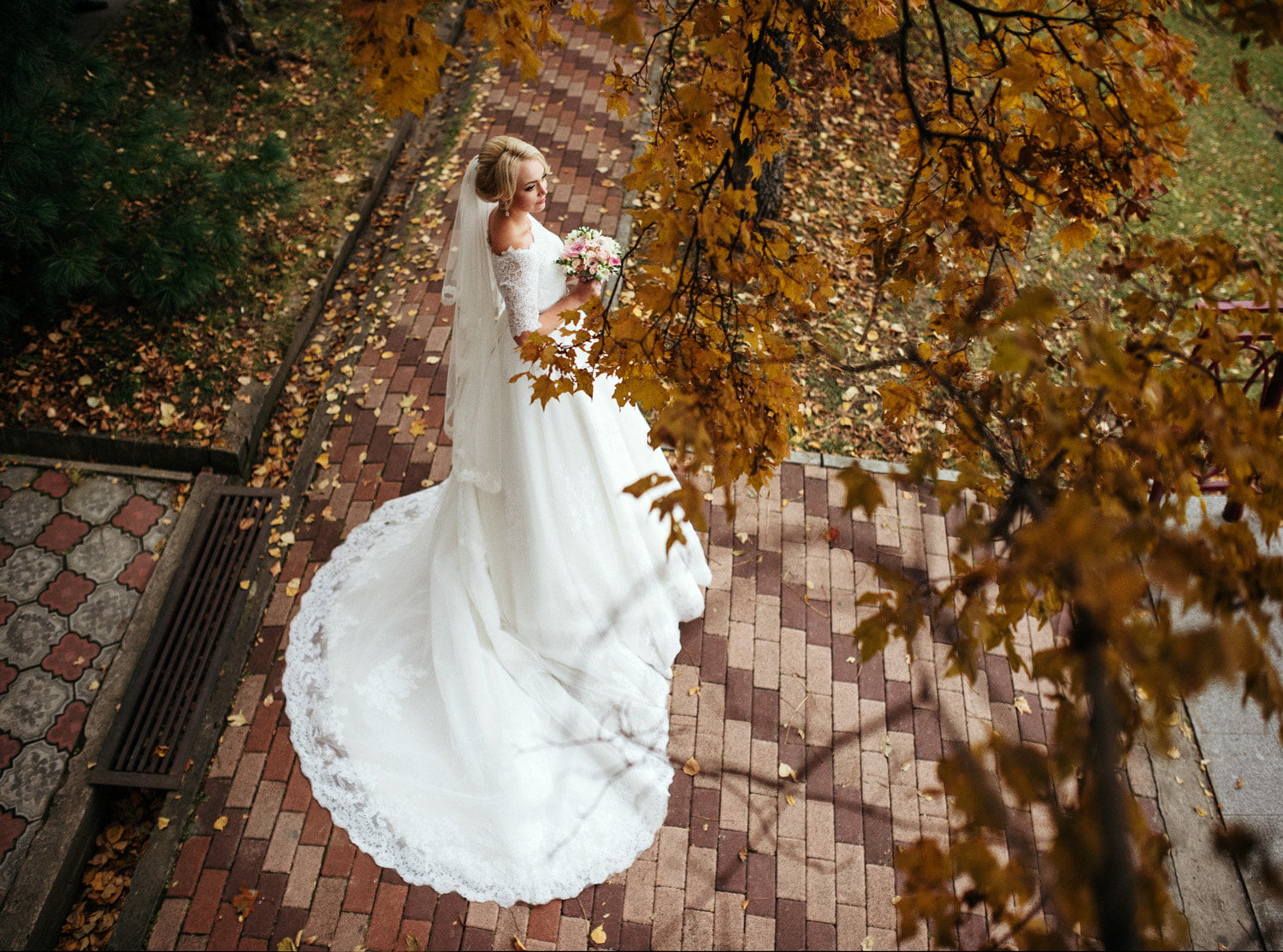 720P, newlywed, outdoors, real people, full length, plant, brides, married, nature, beautiful woman, model, life events, women, one person, standing, change, HD Wallpaper