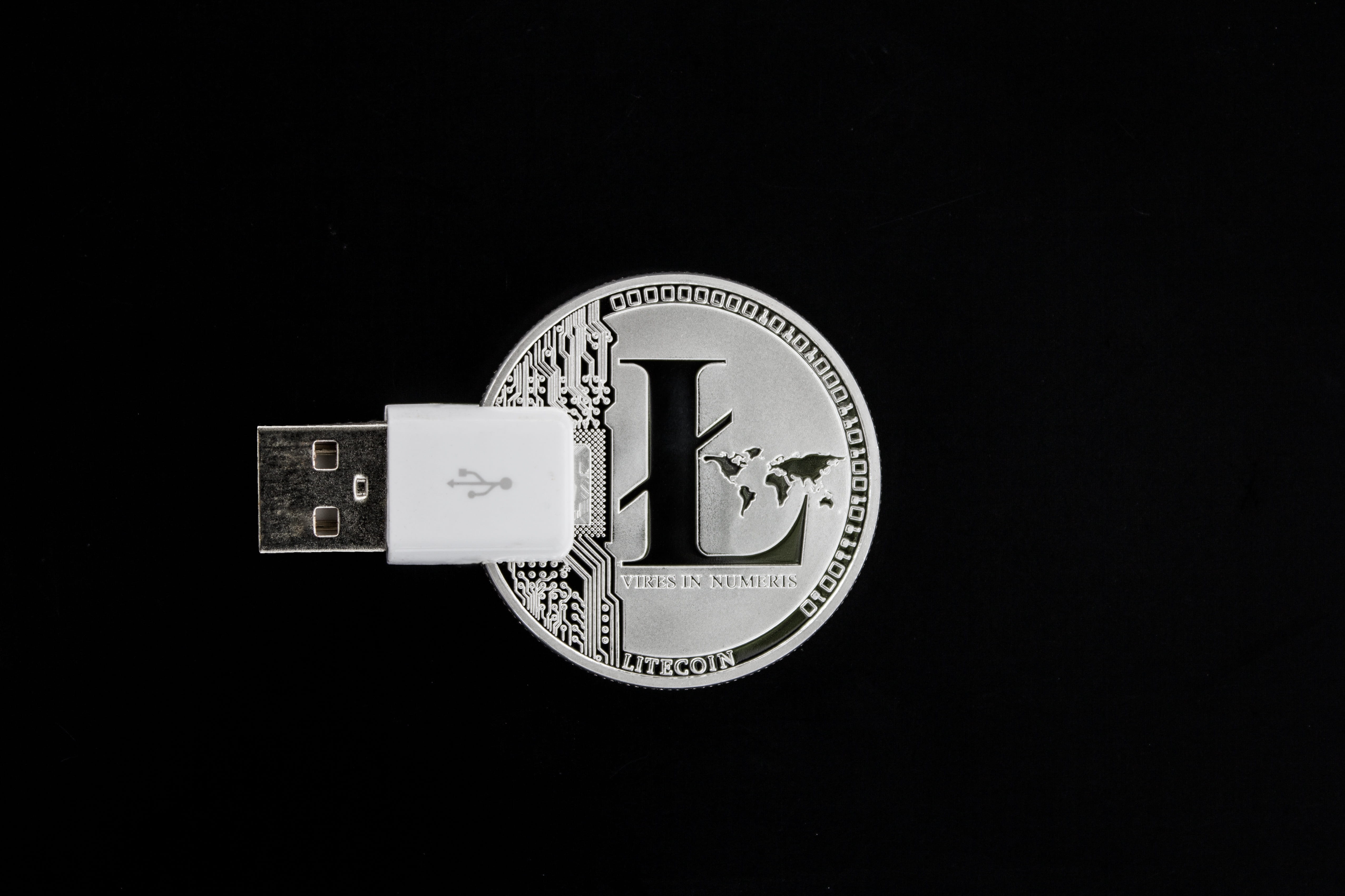 shape, clock face, usb, payment, close-up, number, single object, accuracy, asset, business, cryptocurrency, 4K, currency, clock, studio shot, ledger, HD Wallpaper