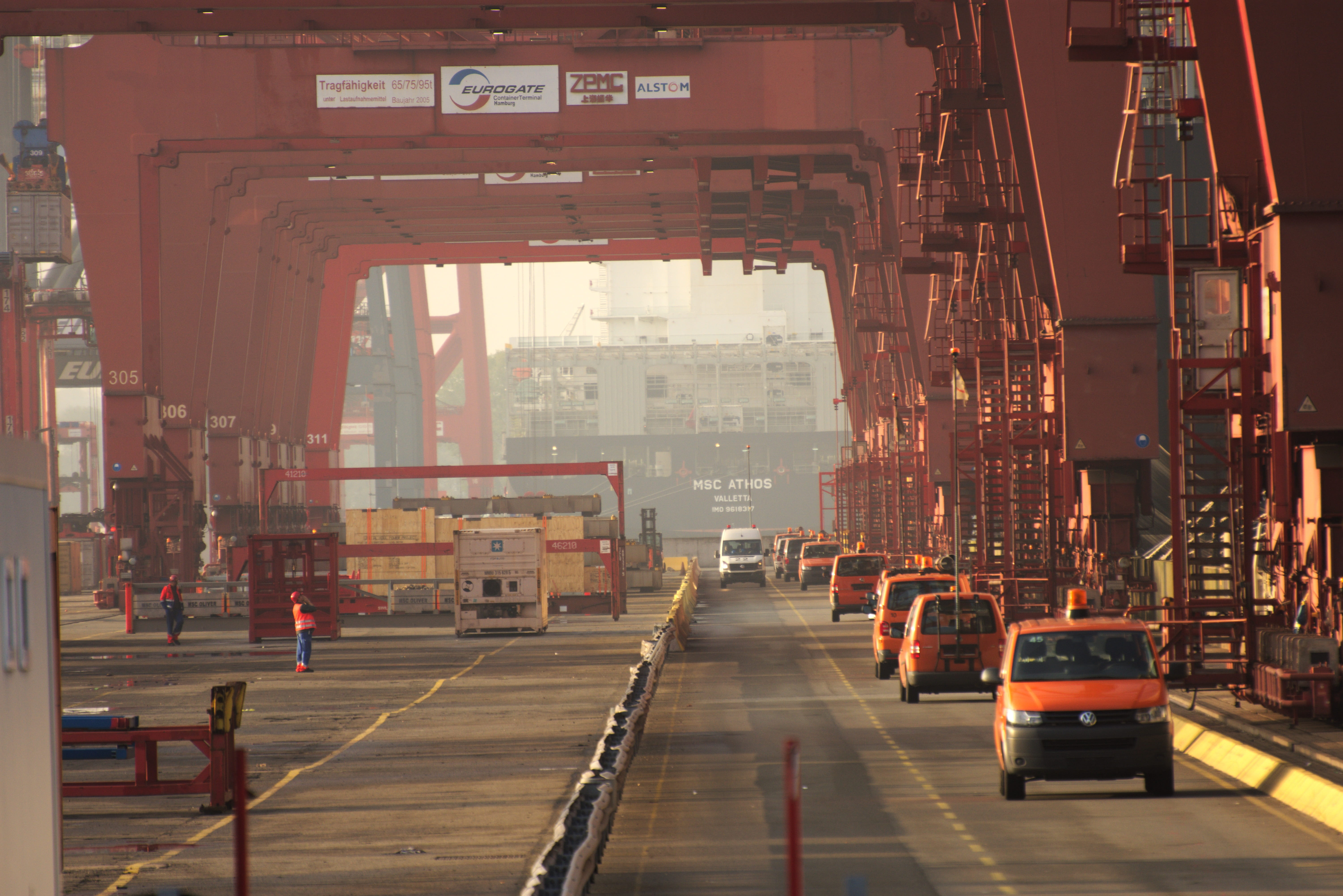 port handling, elbe, street, 5K, road, the way forward, sign, germany, Donation, road marking, cargo, bridge, incidental people, land vehicle, day, symbol, HD Wallpaper