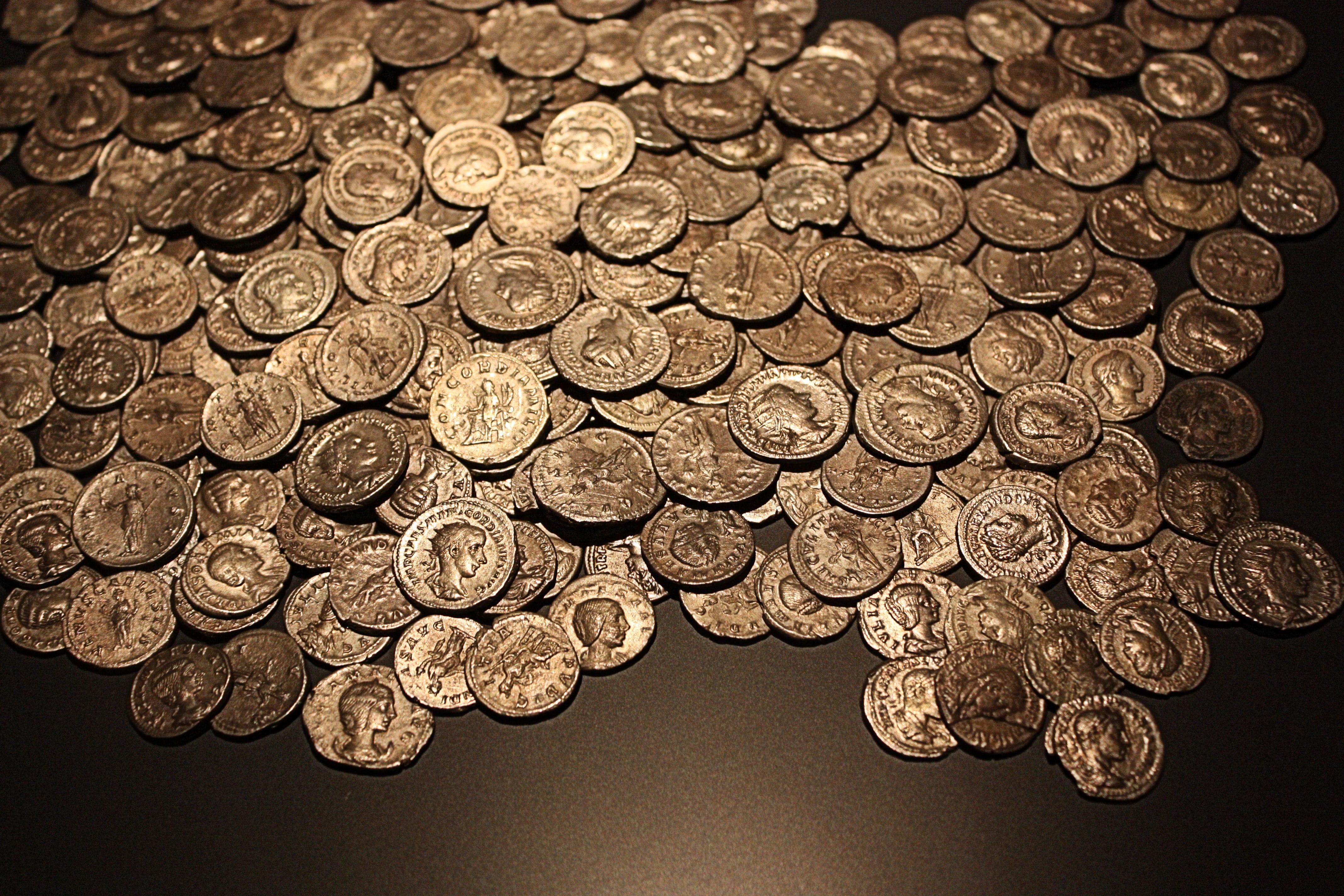 shiny, luxury, pattern, sesterces, coin, finance, Roman, abundance, metal, historically, large group of objects, full frame, gold colored, currency, italy, HD Wallpaper