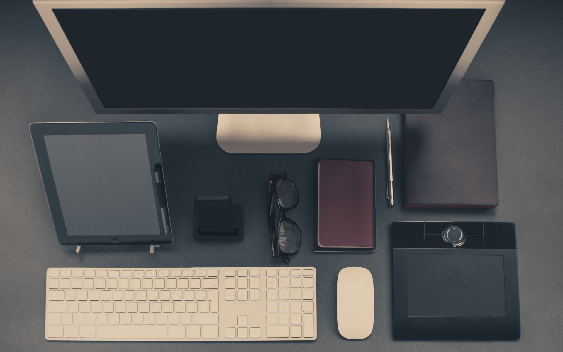 business, notebook, arrangement, portable information device, 1080P, directly above, screen, variation, table, glasses, hardware, computer equipment, studio shot, HD Wallpaper