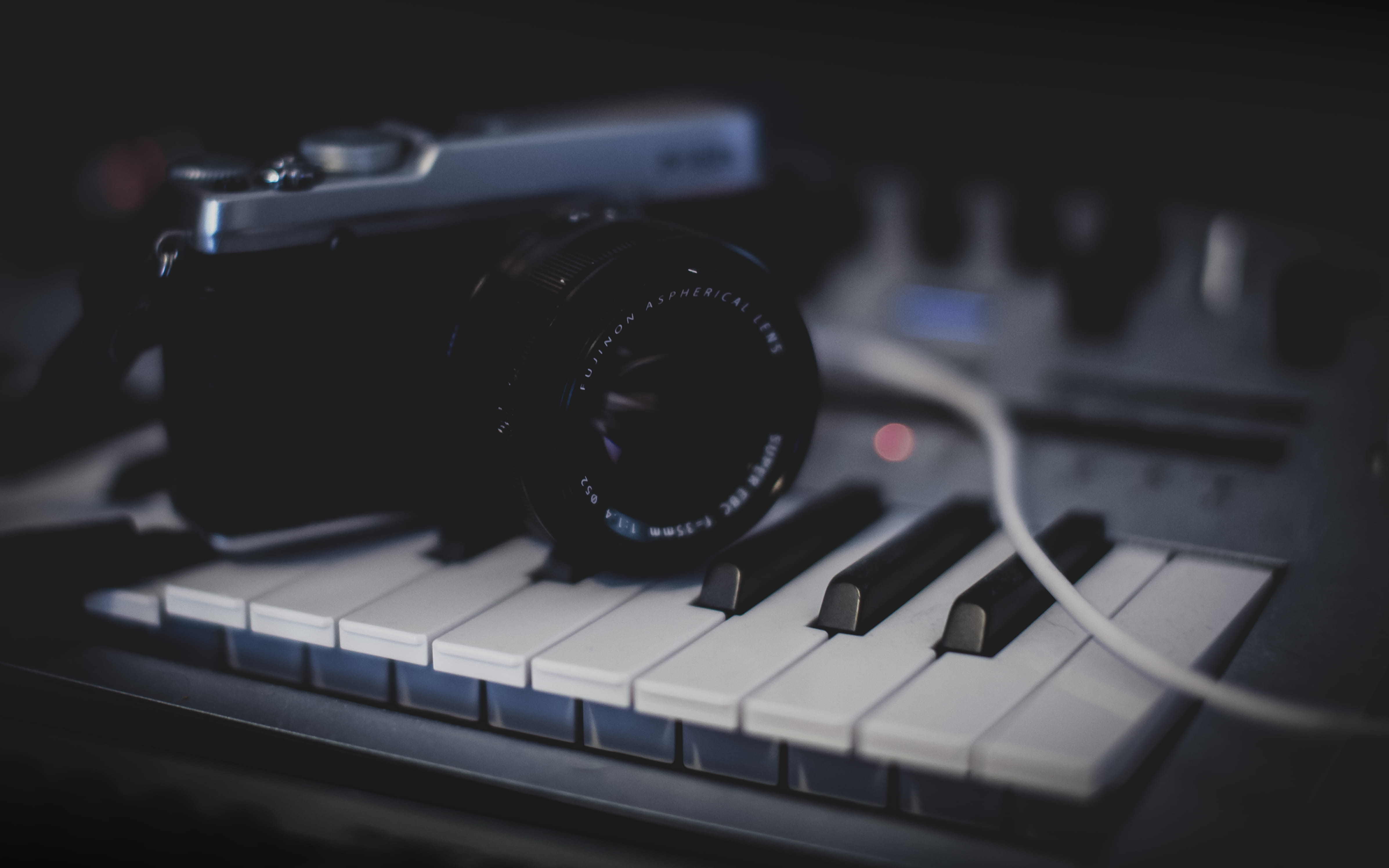 focus on foreground, wallpapper, technology, control, selective focus, monitor, camera, keys, hardware, communication, electrical equipment, computer equipment, HD Wallpaper