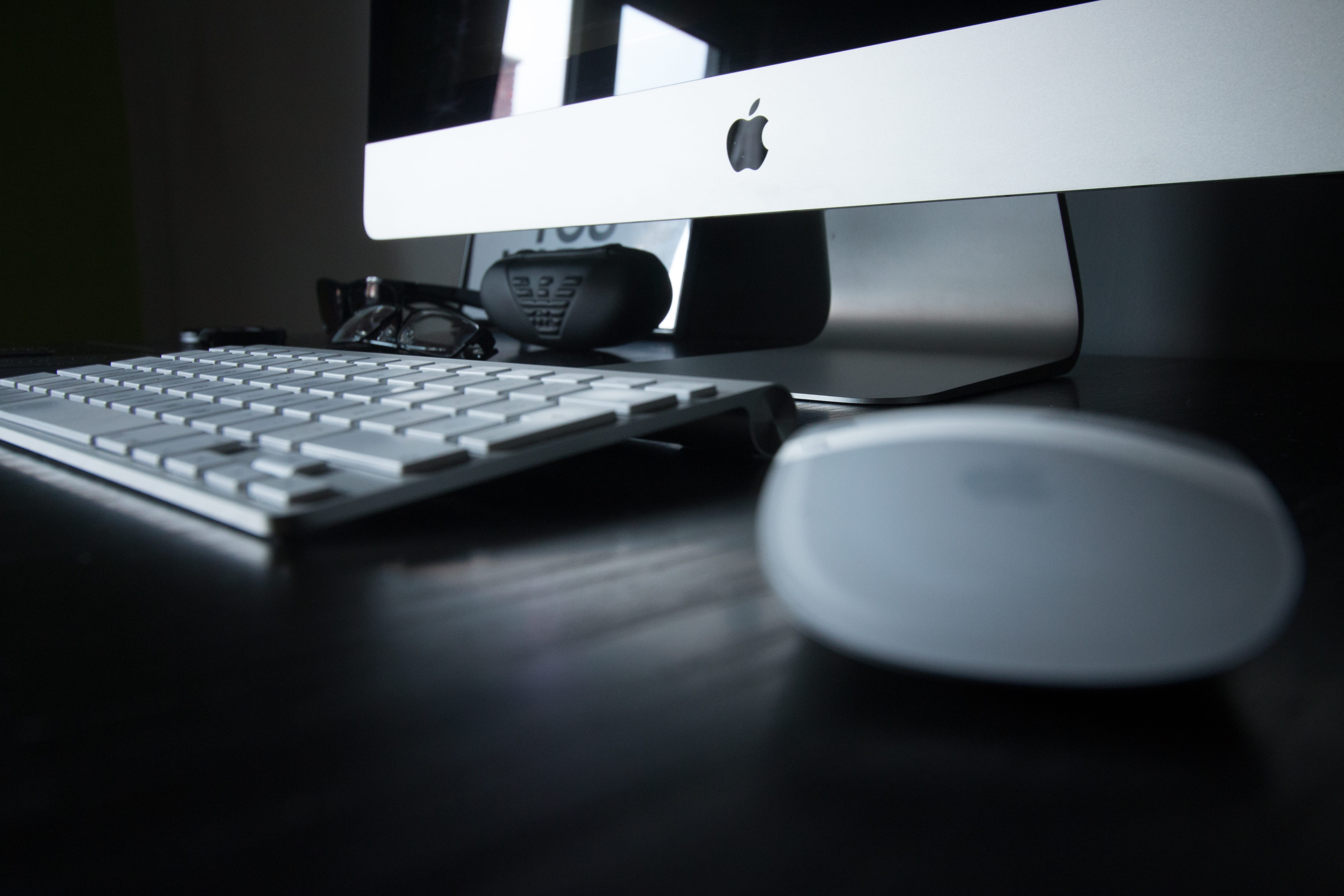 5K, black, computer, selective focus, communication, computer equipment, control, furniture, finance, computer keyboard, modern, computer mouse, keyboard, HD Wallpaper