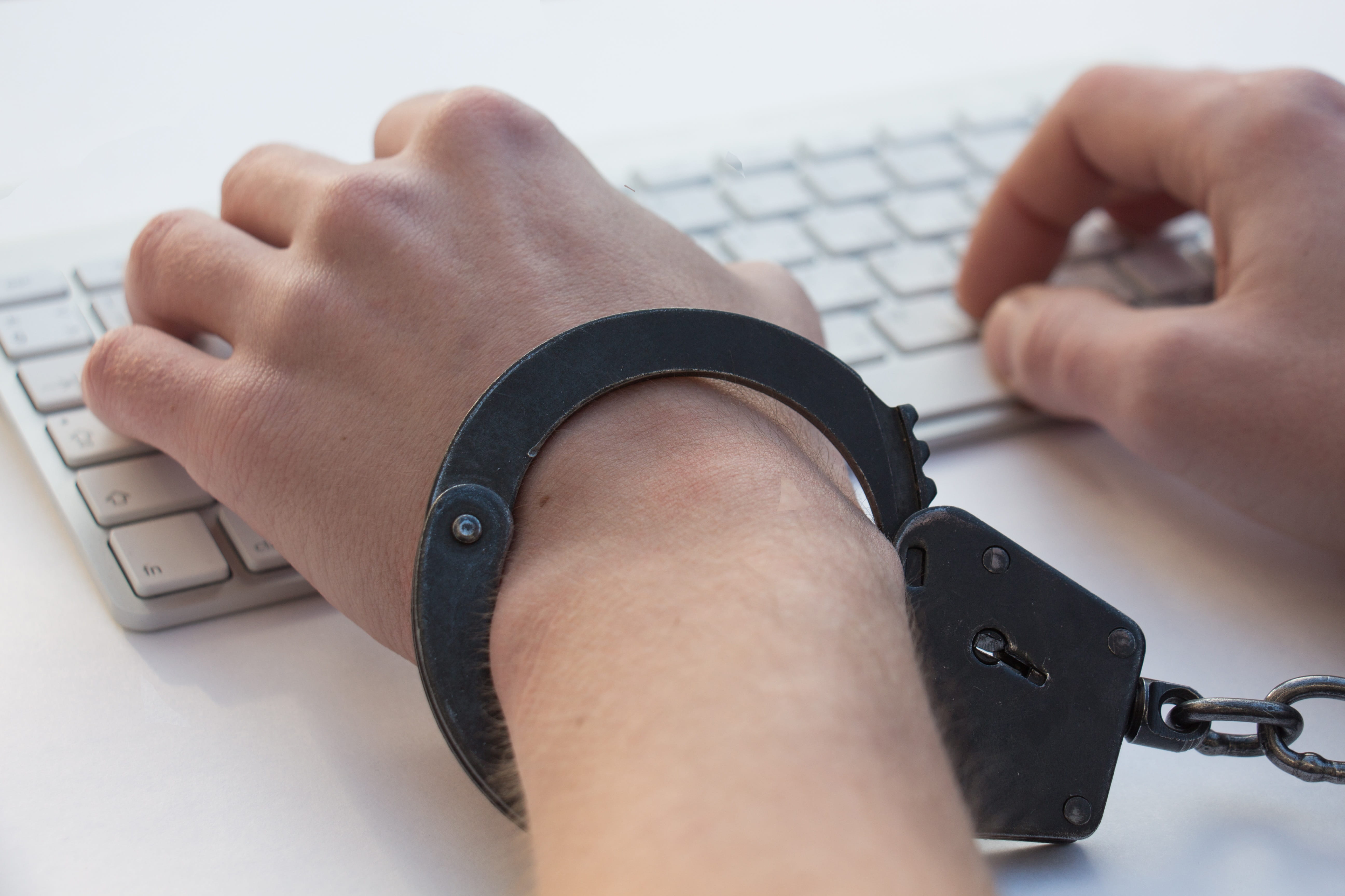 wireless technology, computer Keyboard, excitement, human Finger, white, typing, one man only, computer equipment, hands in handcuffs, gambling, finger, HD Wallpaper