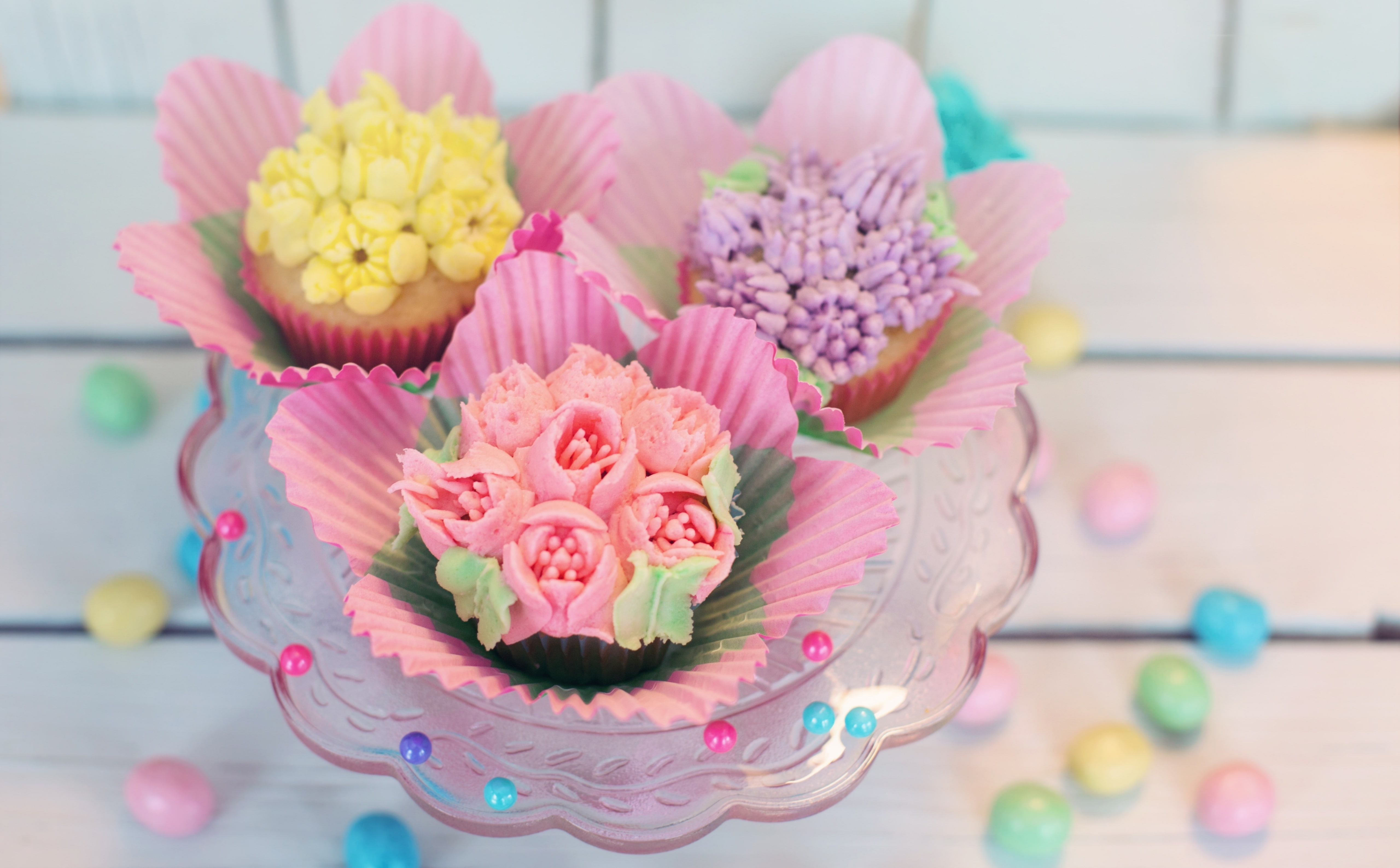 flower arrangement, Spring, cream, temptation, Celebrate, bouquet, flower head, flowering plant, cake, Pastel, flower, focus on foreground, Springtime, HD Wallpaper