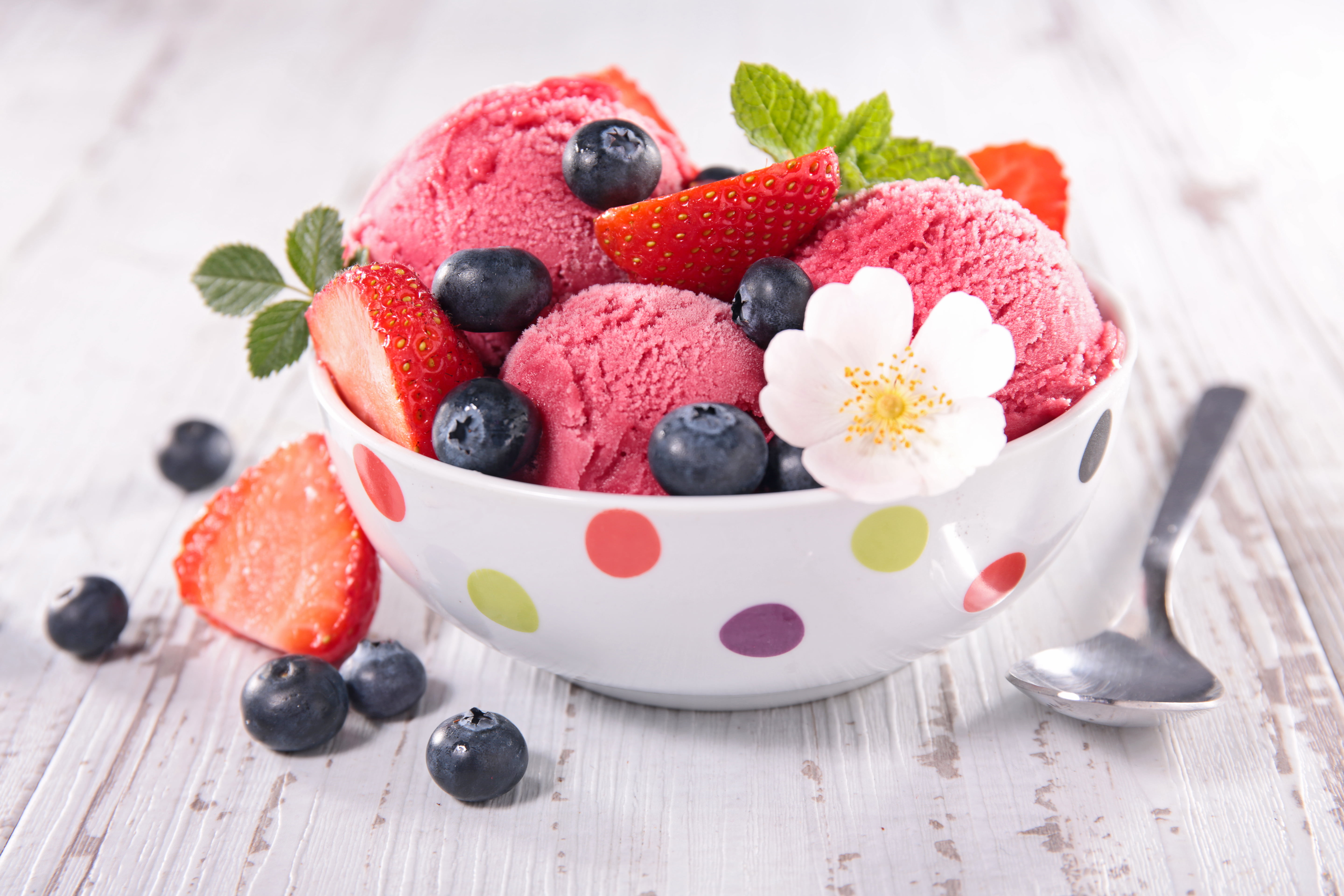 ready-to-eat, garnish, freshness, dessert, indoors, close-up, sweet, food and drink, kitchen utensil, ice, mint leaf - culinary, blueberry, food, healthy eating, HD Wallpaper