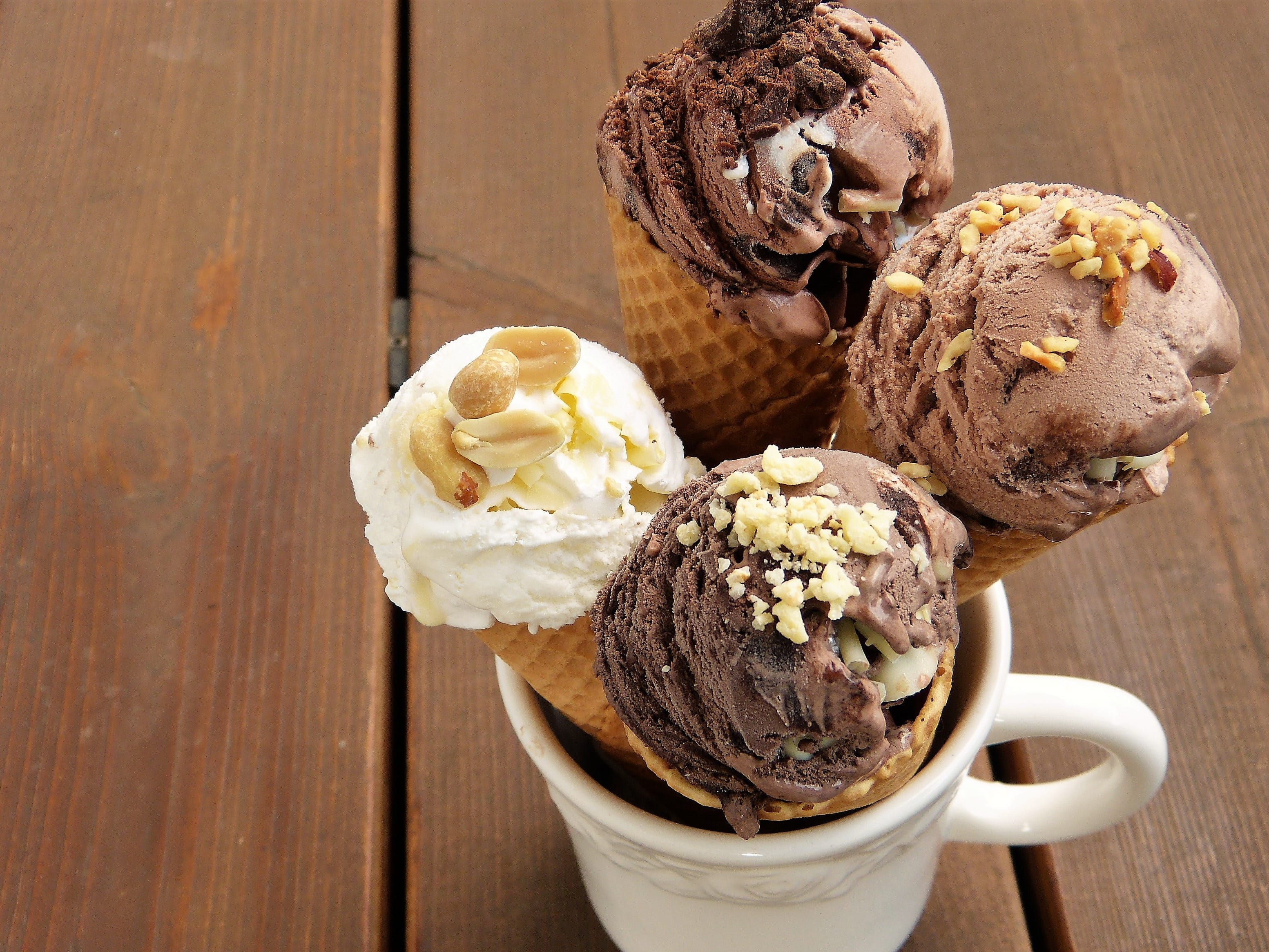 wood - material, mug, freshness, eat, sweet, 2K, diet, frozen food, indoors, vanilla, delicious, sugar, frozen, unhealthy eating, sweet food, close-up, HD Wallpaper